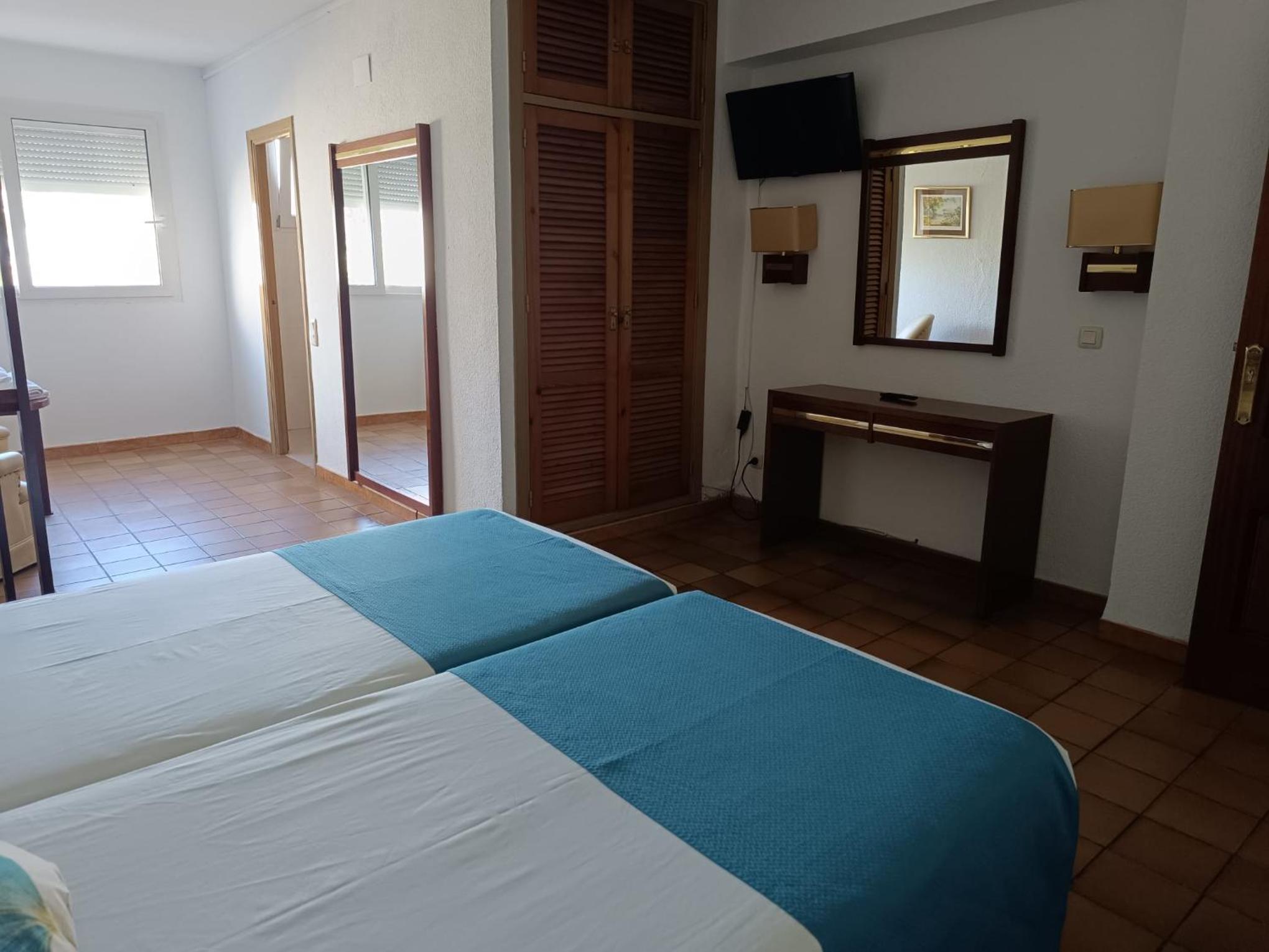Twin Room - Photo 5