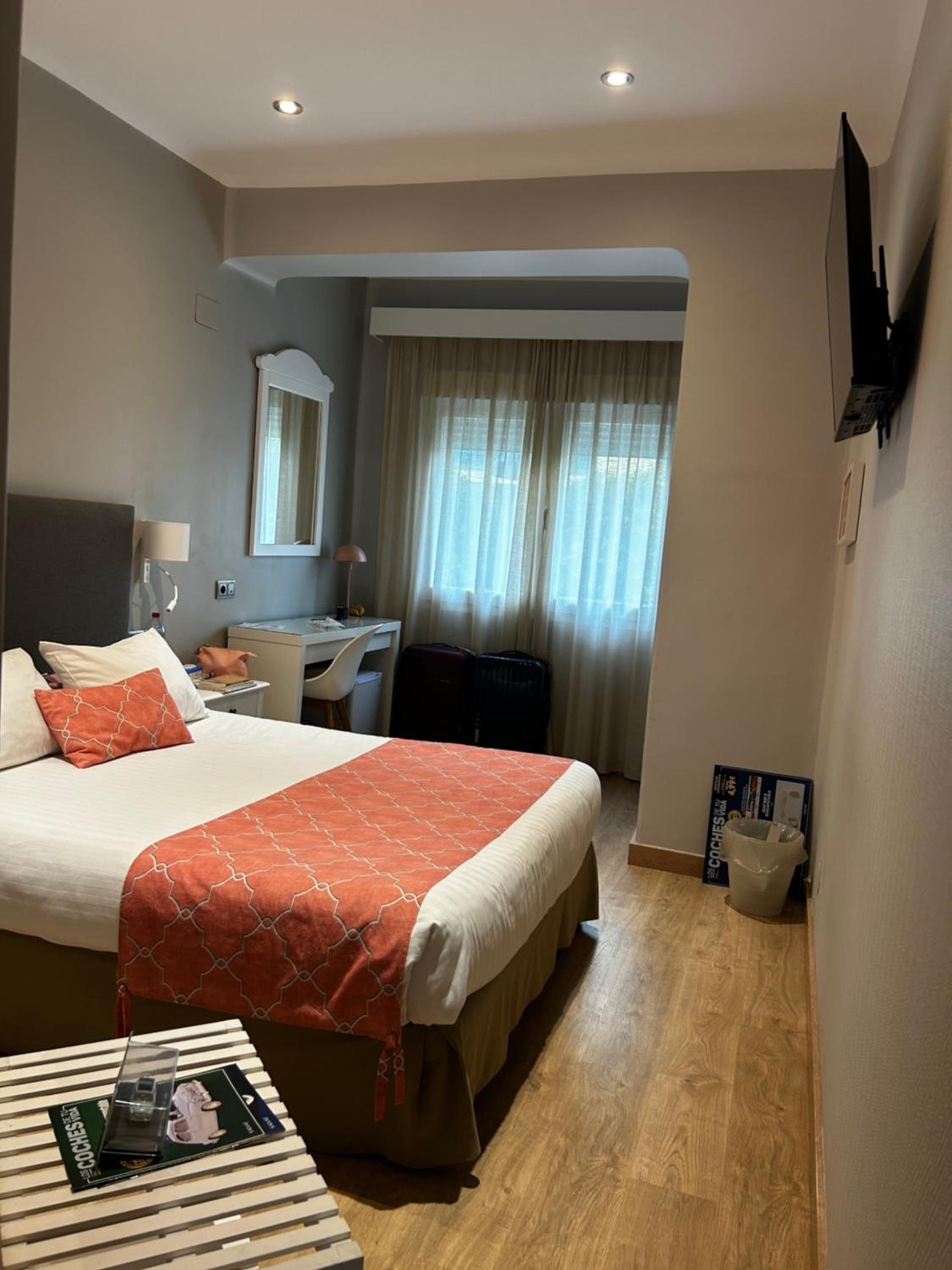 Double Or Twin Room With City View - Photo 6