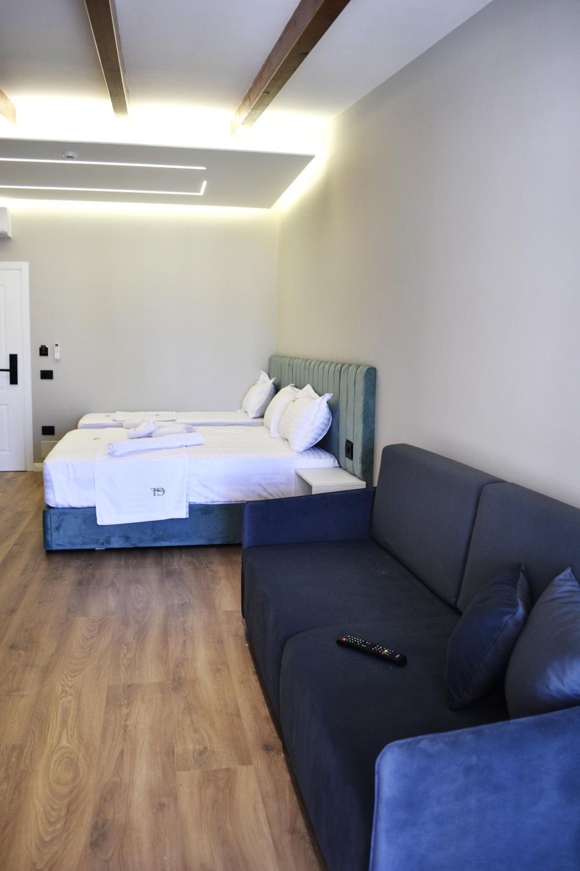 Quadruple Room with Balcony and Garden view photo 2