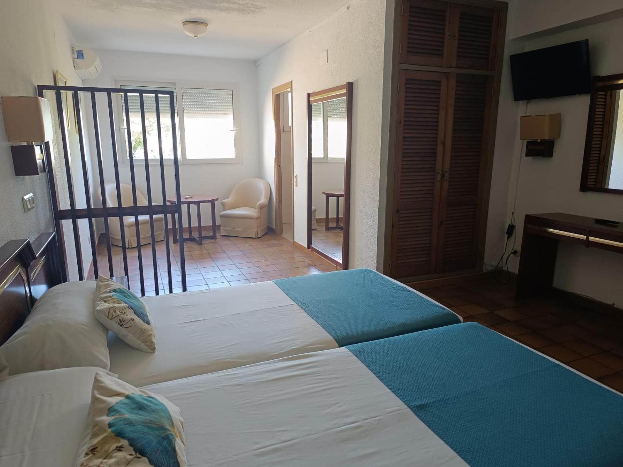 Twin Room - Photo 1