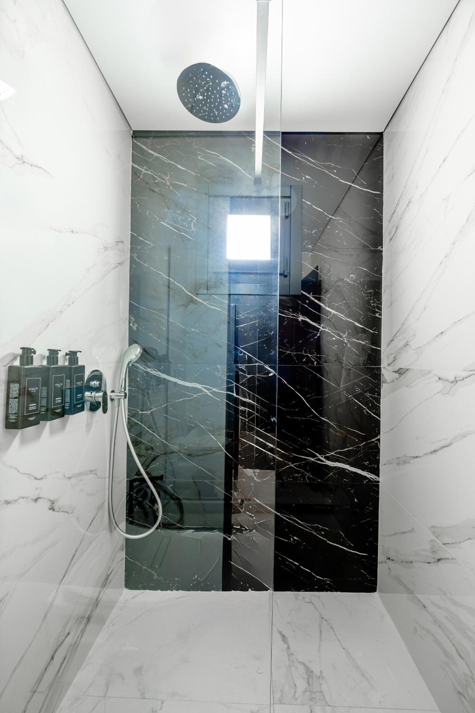 Executive Room with Outdoor Jetted Tub - Photo 25