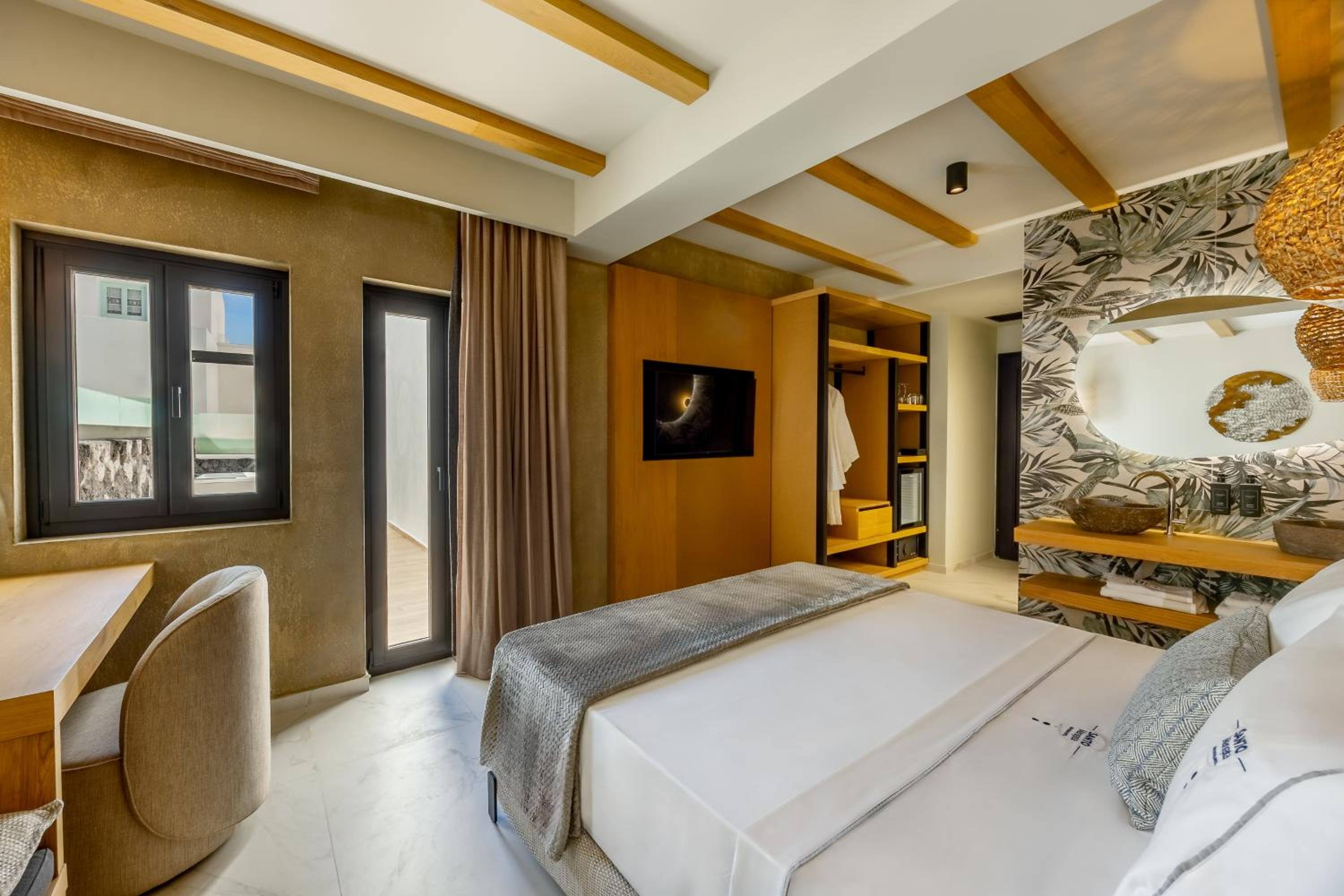 Executive Room with Outdoor Jetted Tub