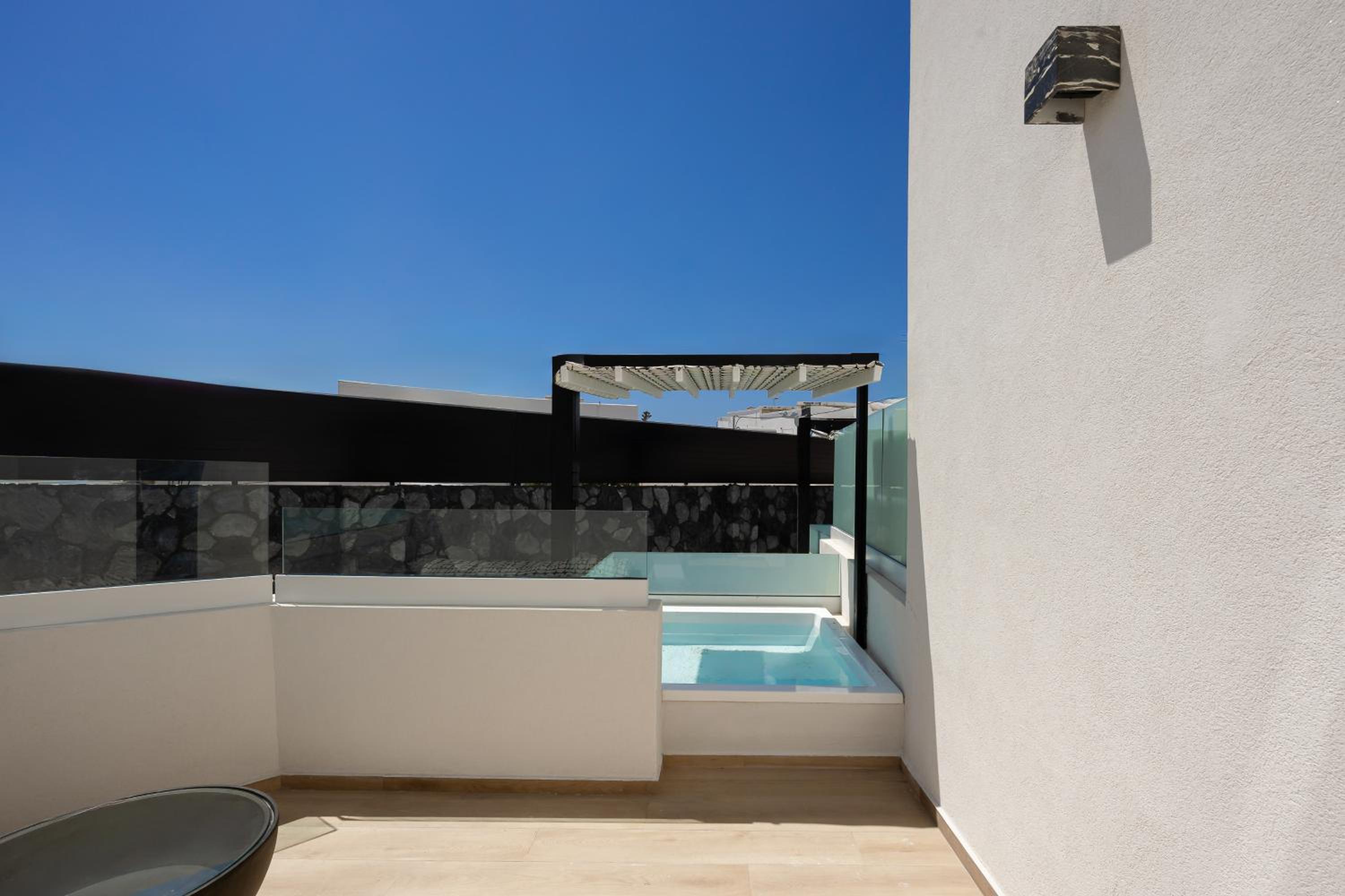 Executive Room with Outdoor Jetted Tub - Photo 3