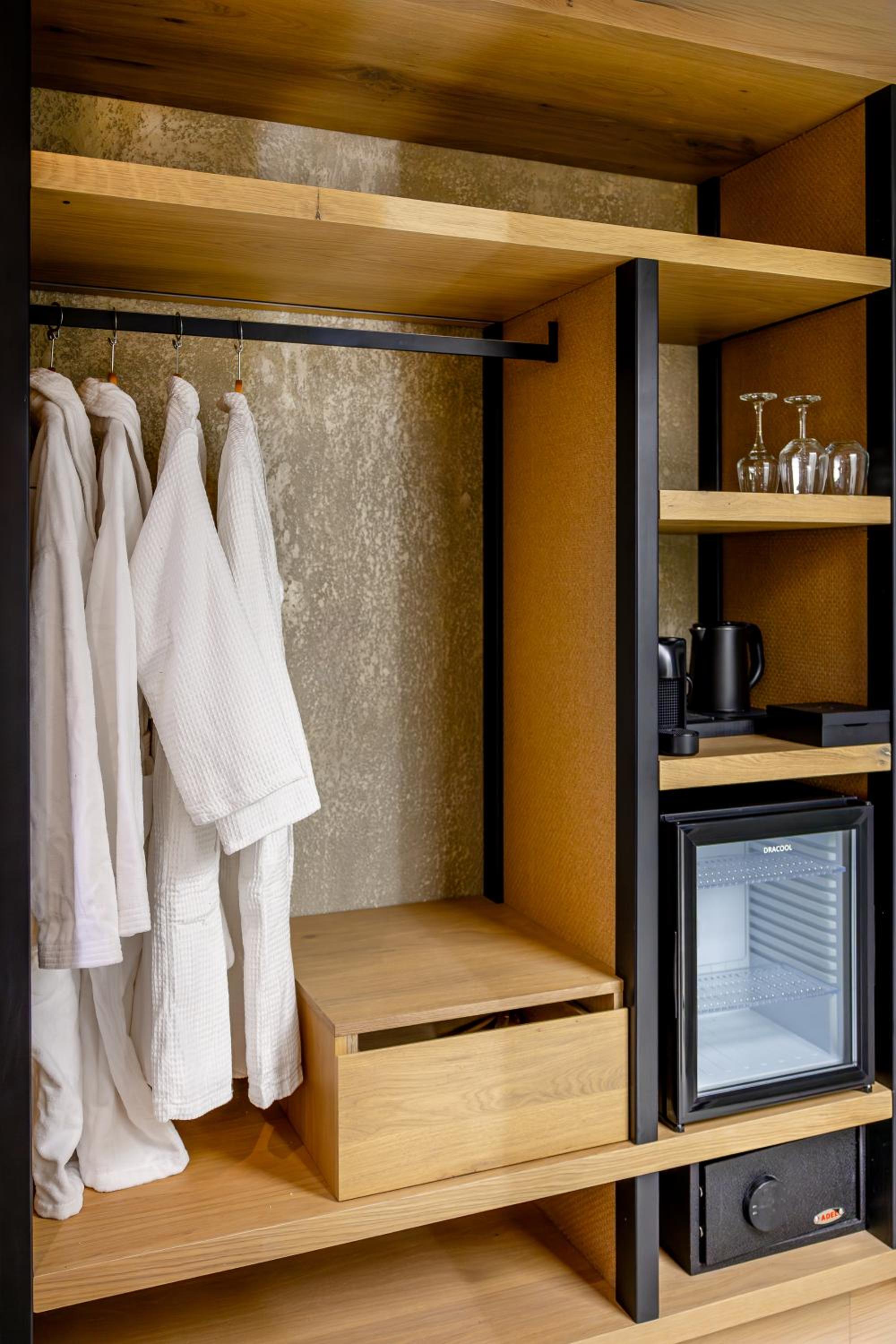 Executive Room with Outdoor Jetted Tub - Photo 9