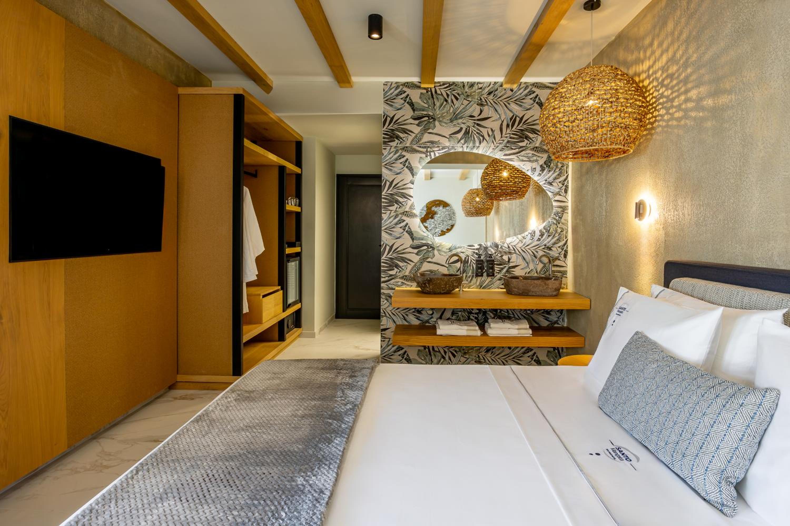Executive Room with Outdoor Jetted Tub - Photo 5