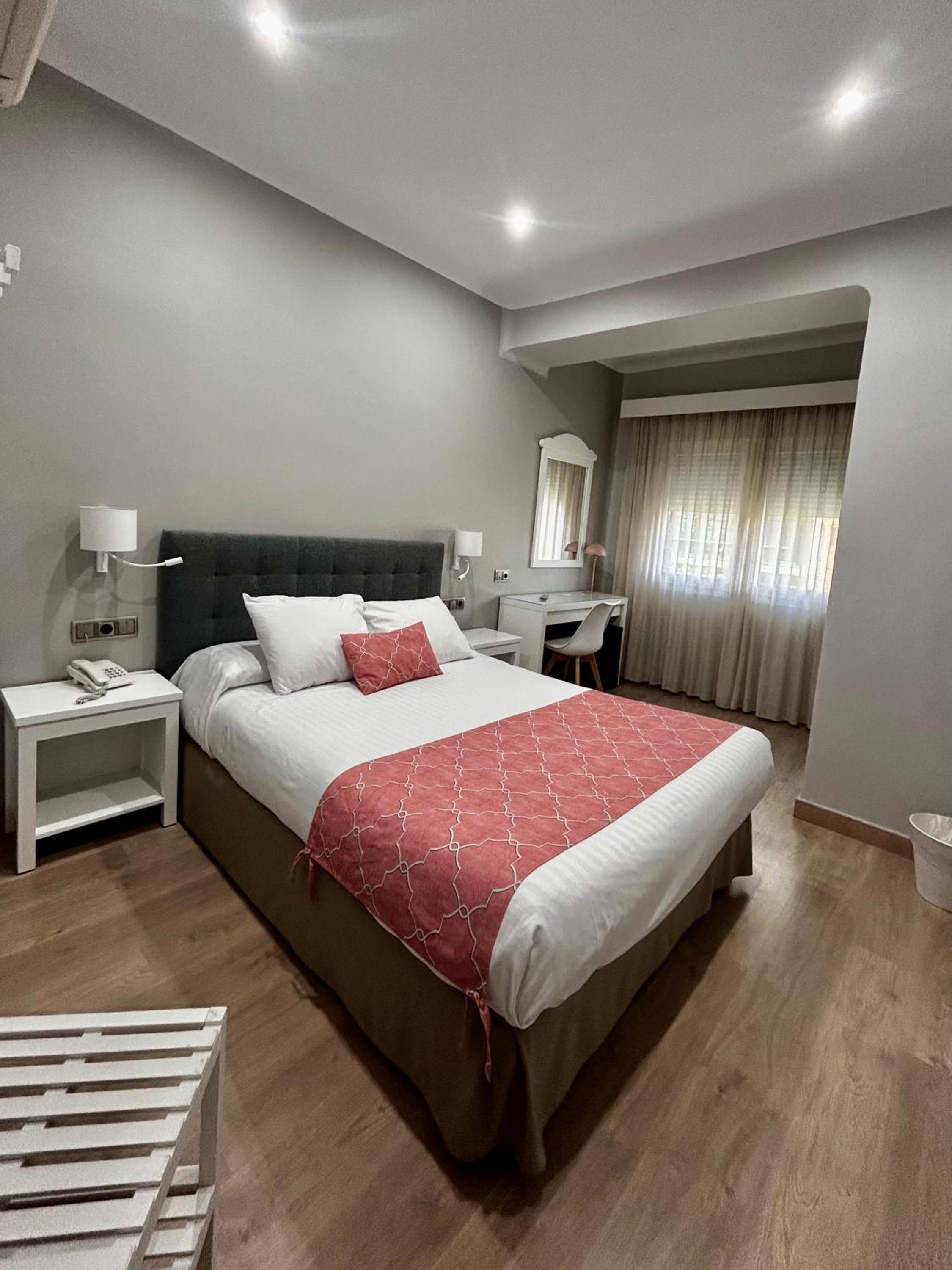 Double Or Twin Room With City View - Photo 10