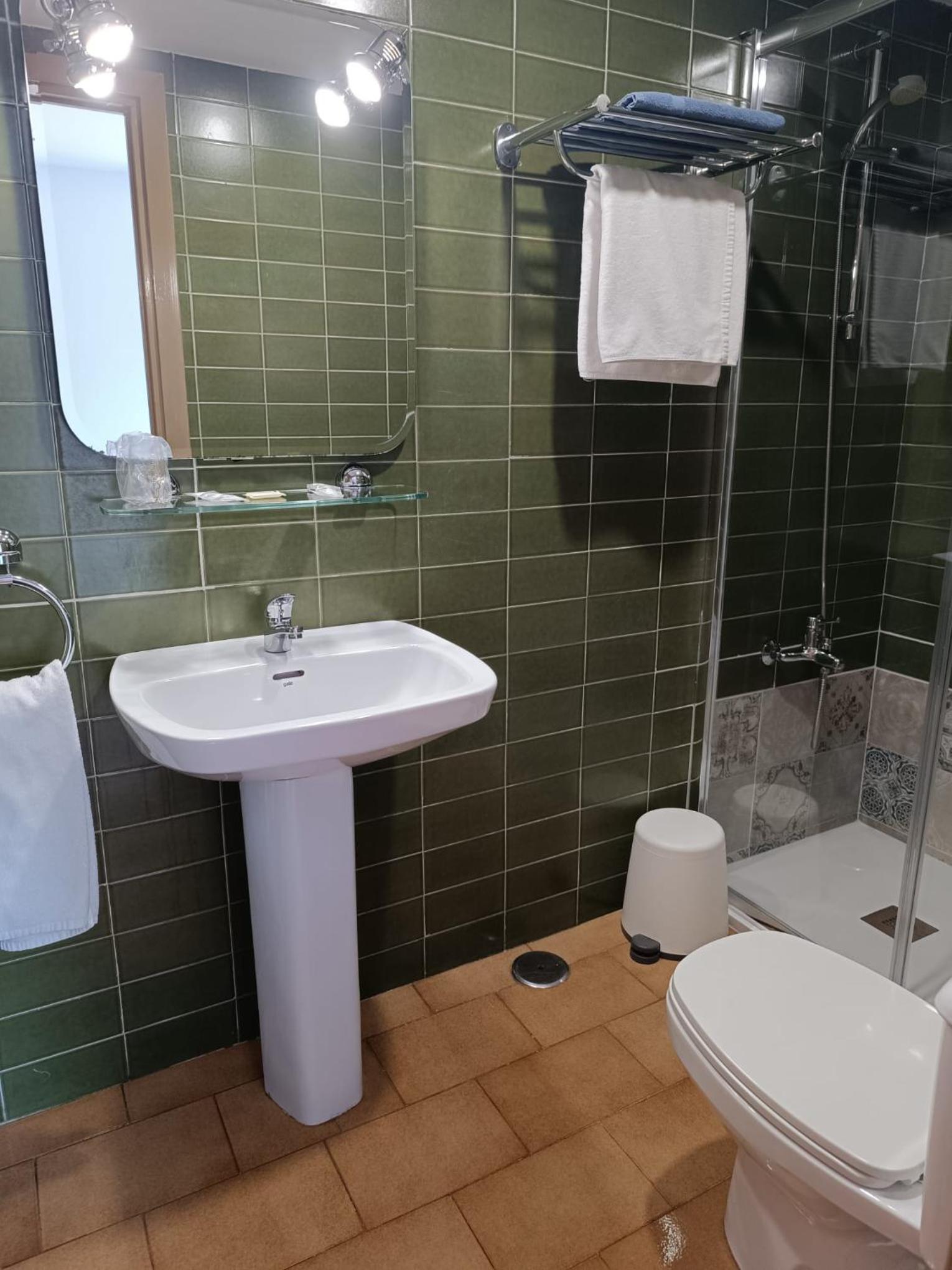 Double Room - Photo 6