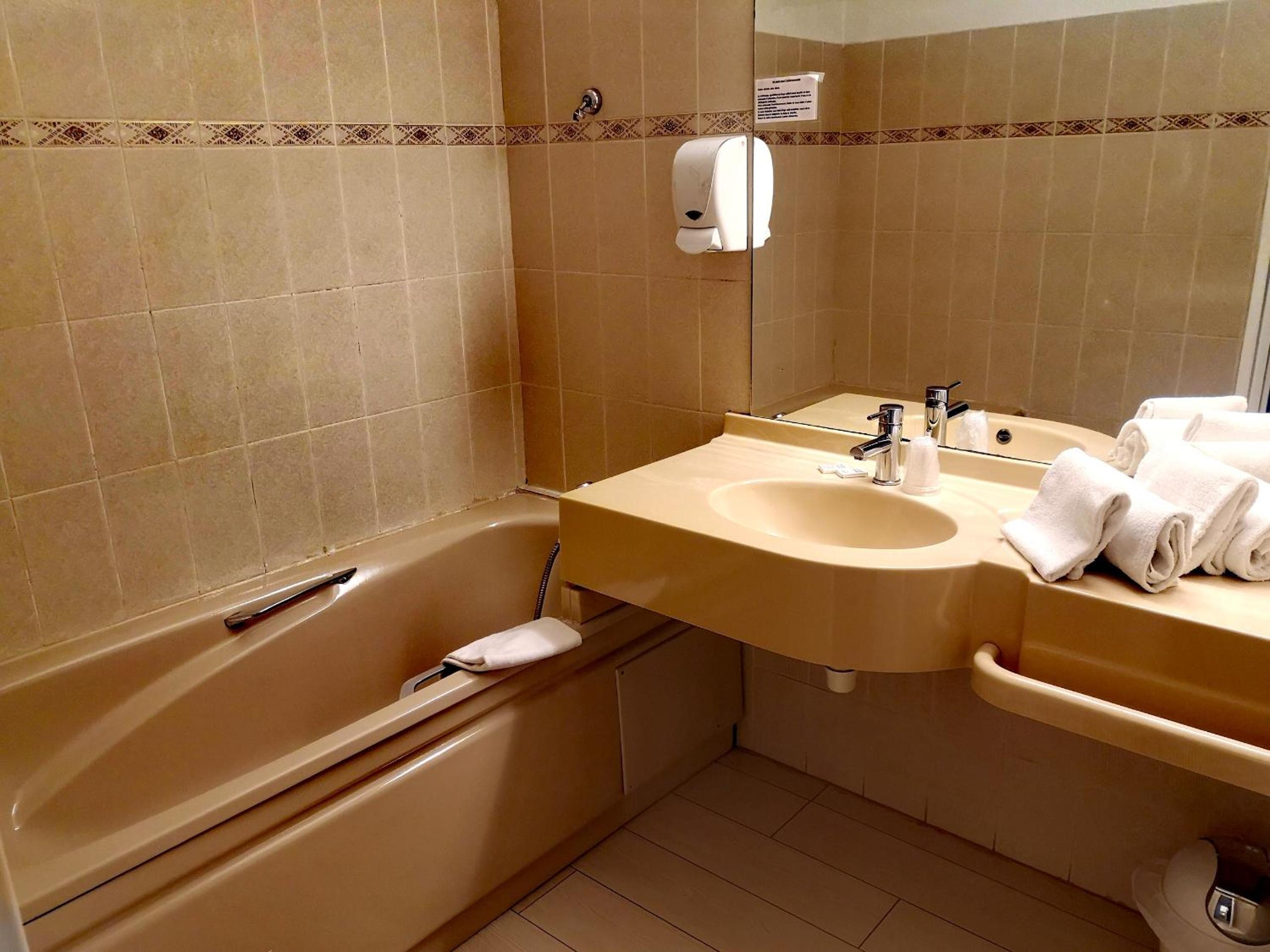 Double Room - Photo 8