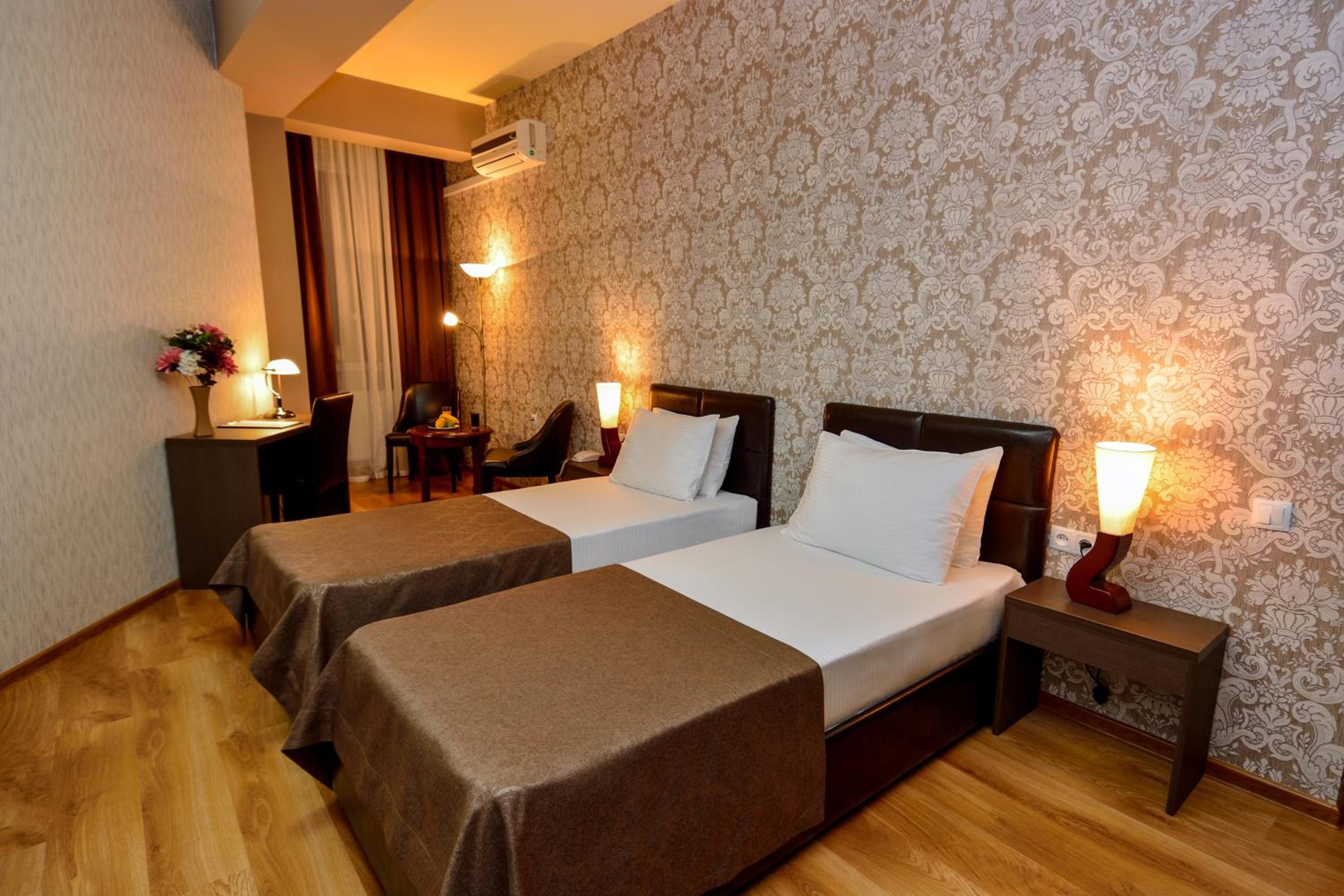 Standard Twin Room photo 2