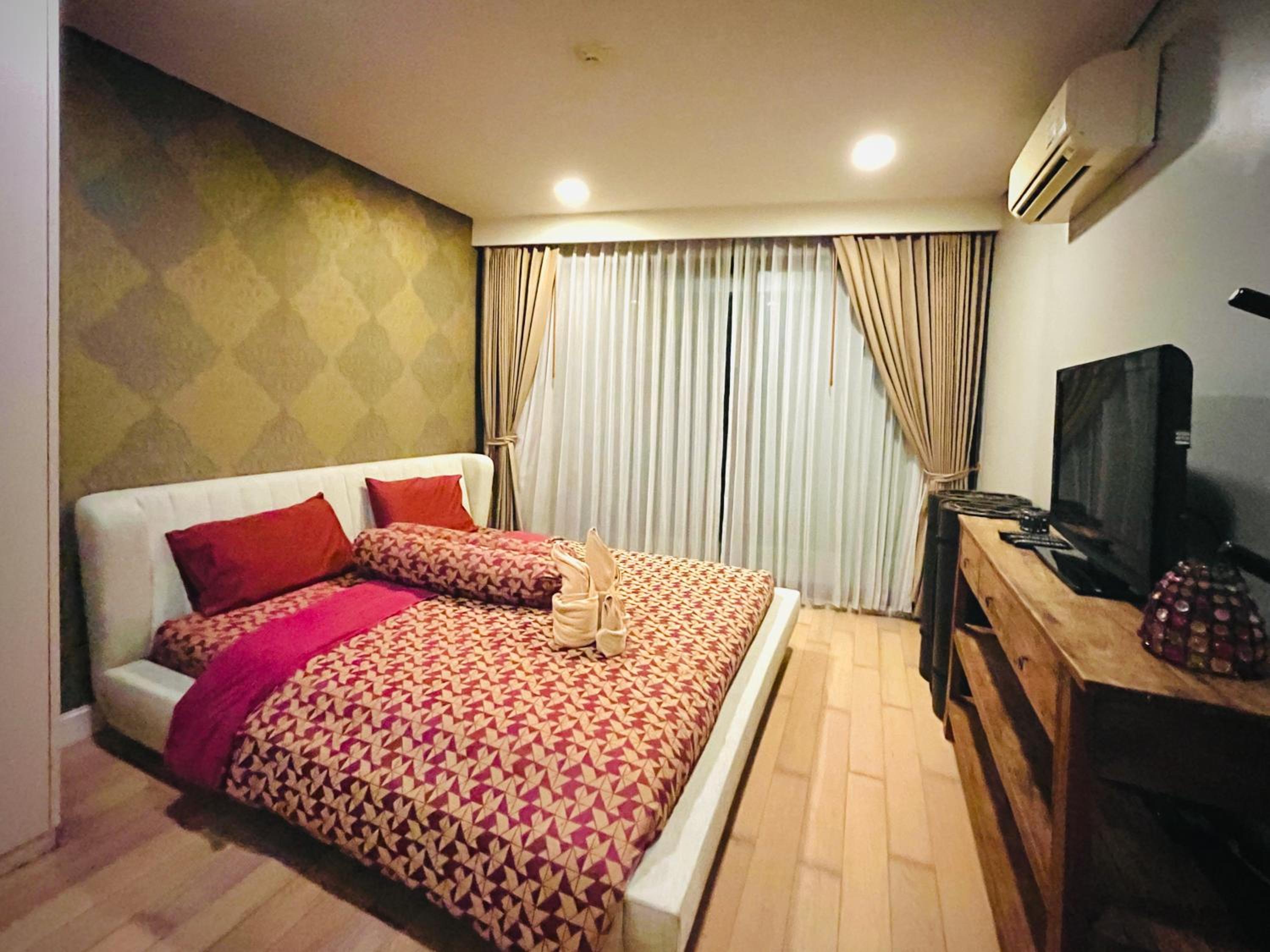 Three-Bedroom Apartment - Photo 29