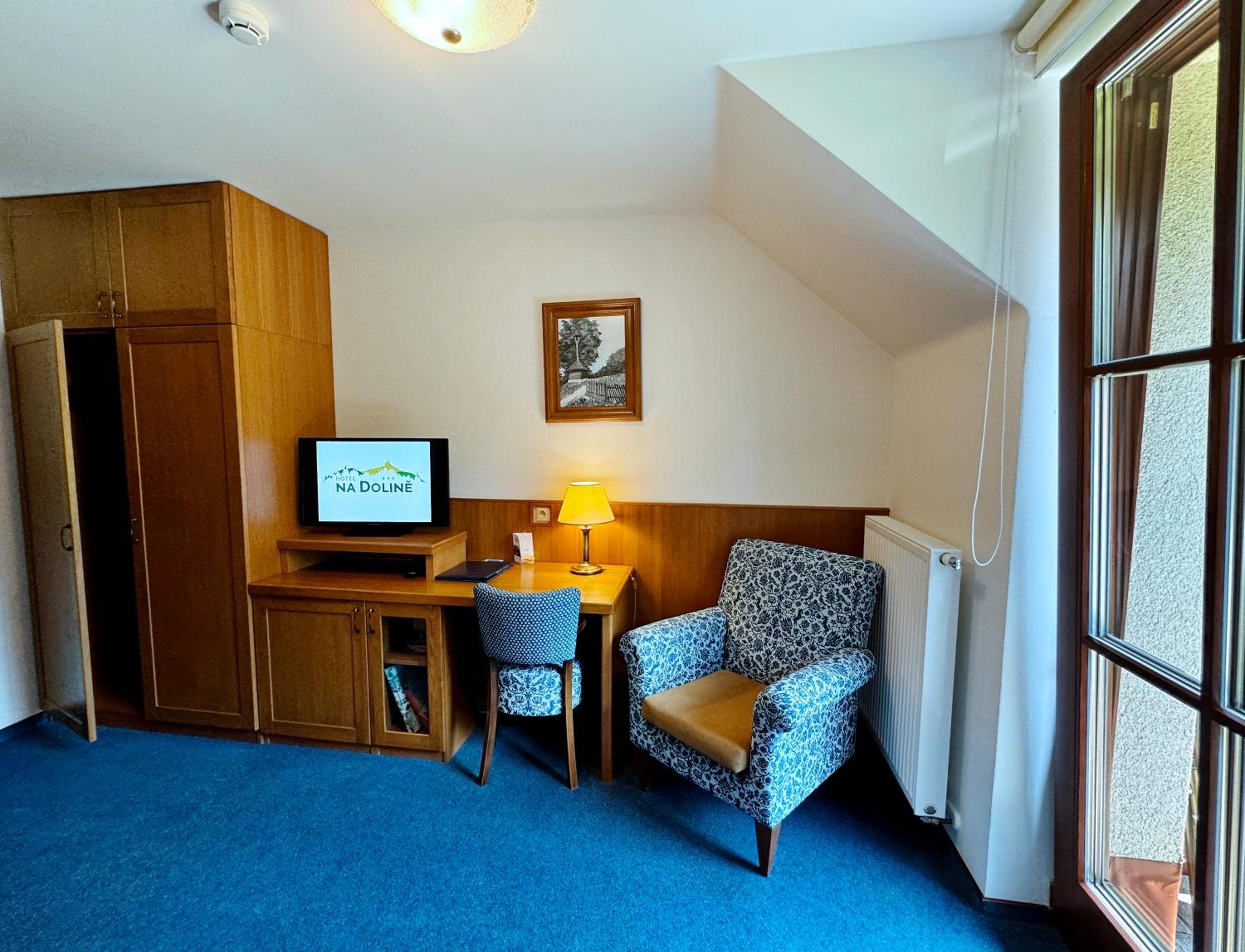 Twin Room with Balcony - Photo 4