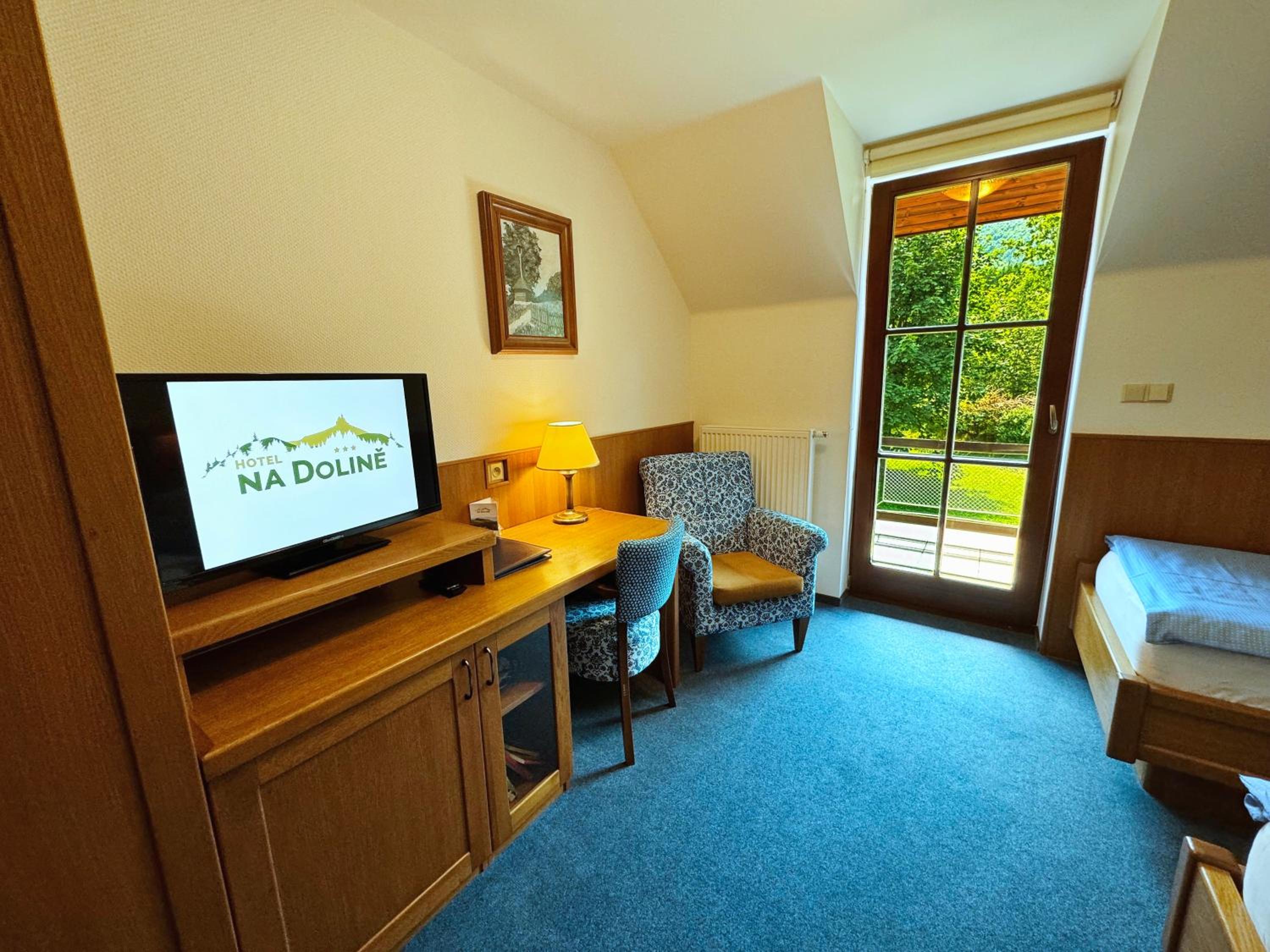 Twin Room with Balcony - Photo 3