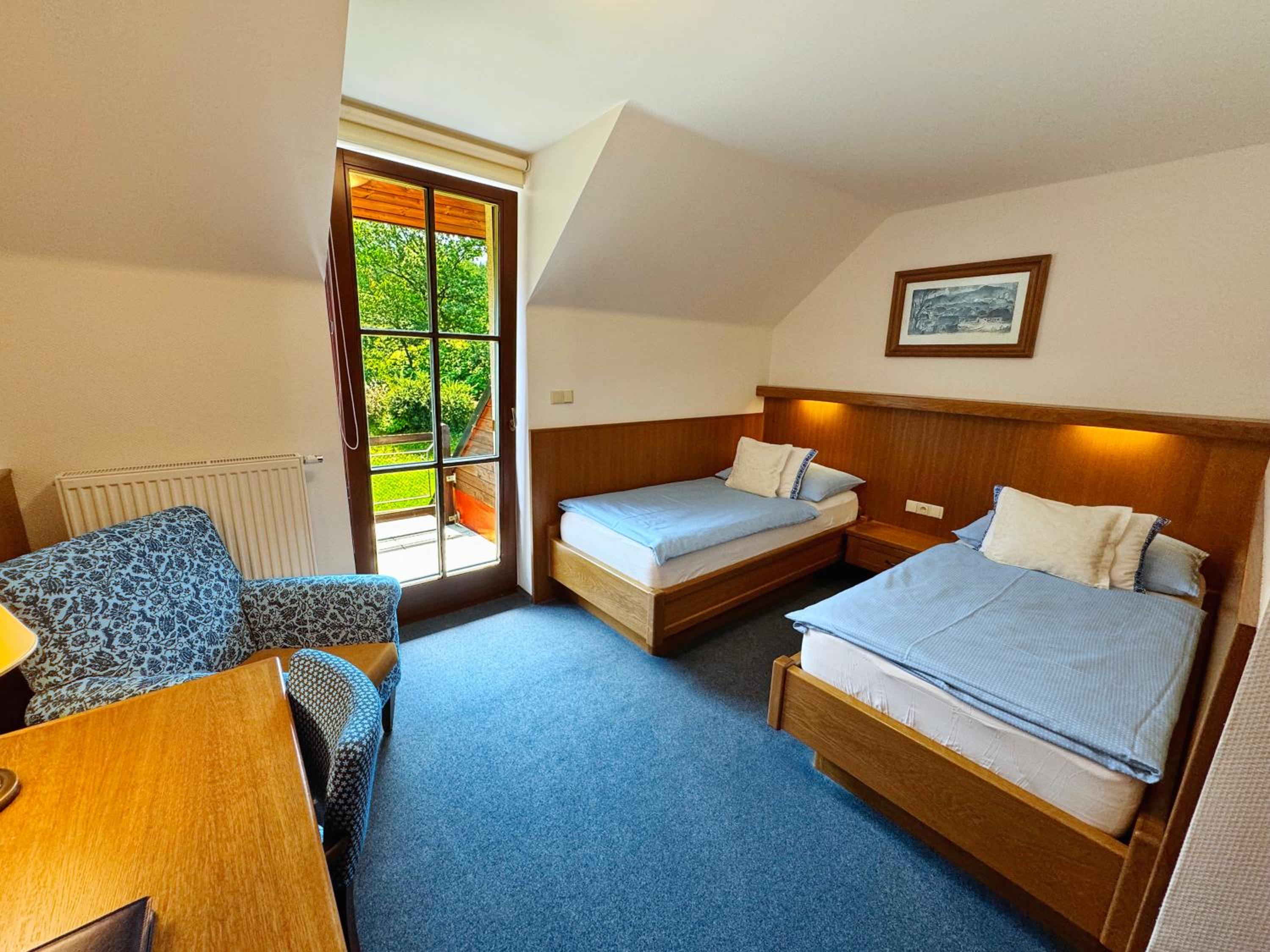 Twin Room with Balcony - Photo 2