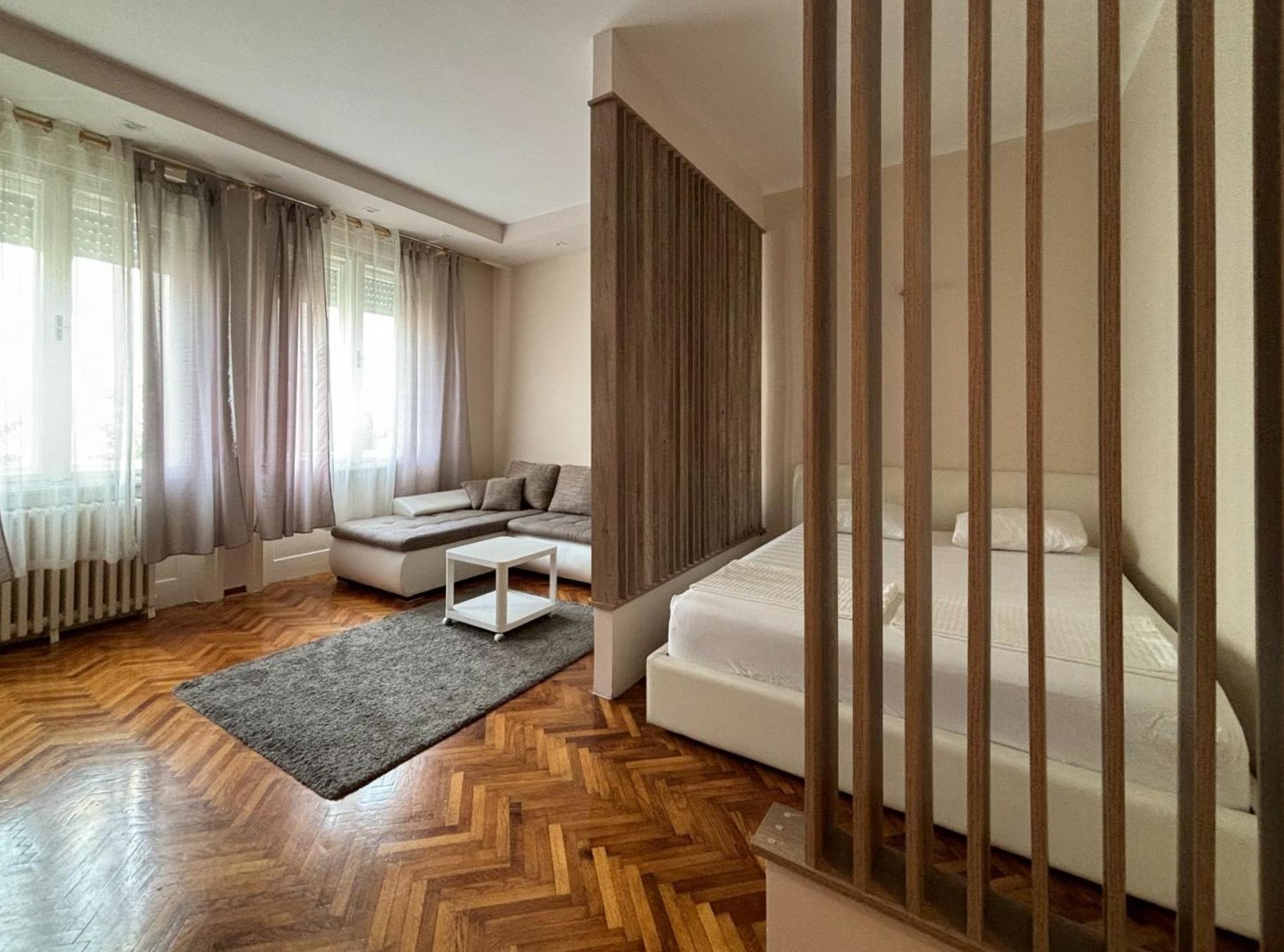 One-Bedroom Apartment photo 1