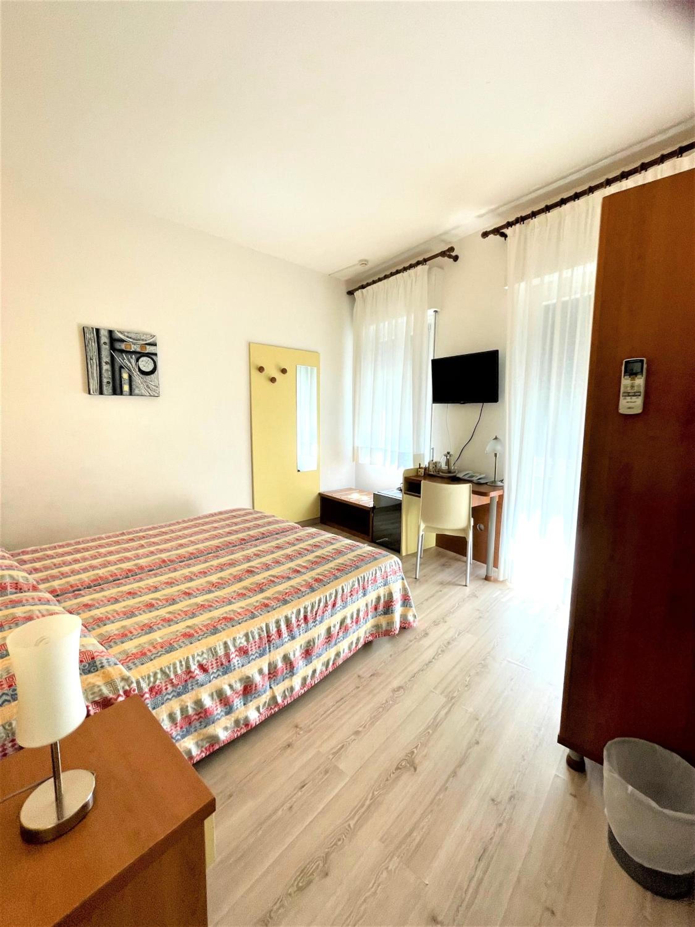 Double or Twin Room with Balcony - Photo 21