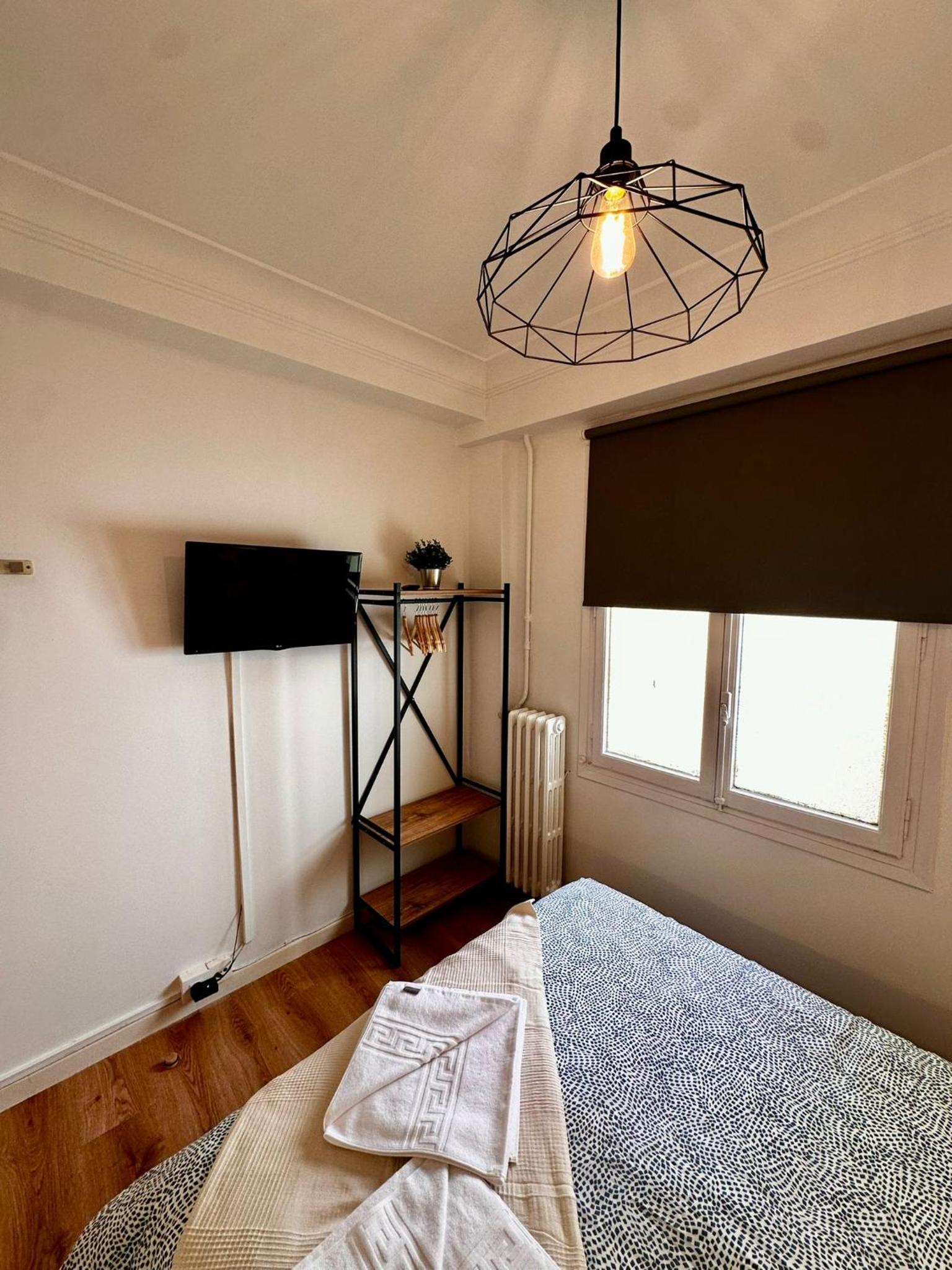Double Room with Shared Bathroom photo 3