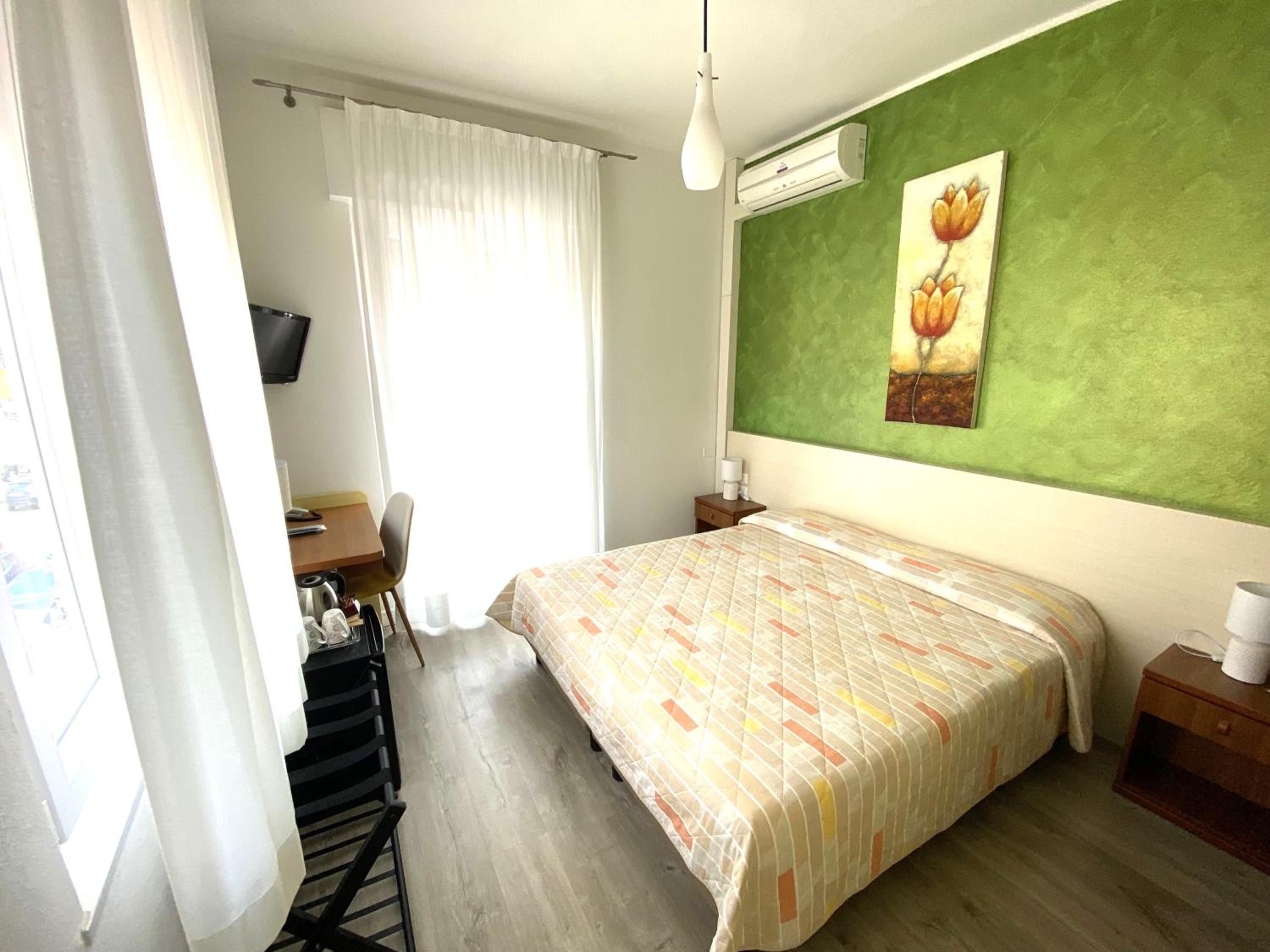 Double or Twin Room with Balcony - Photo 22