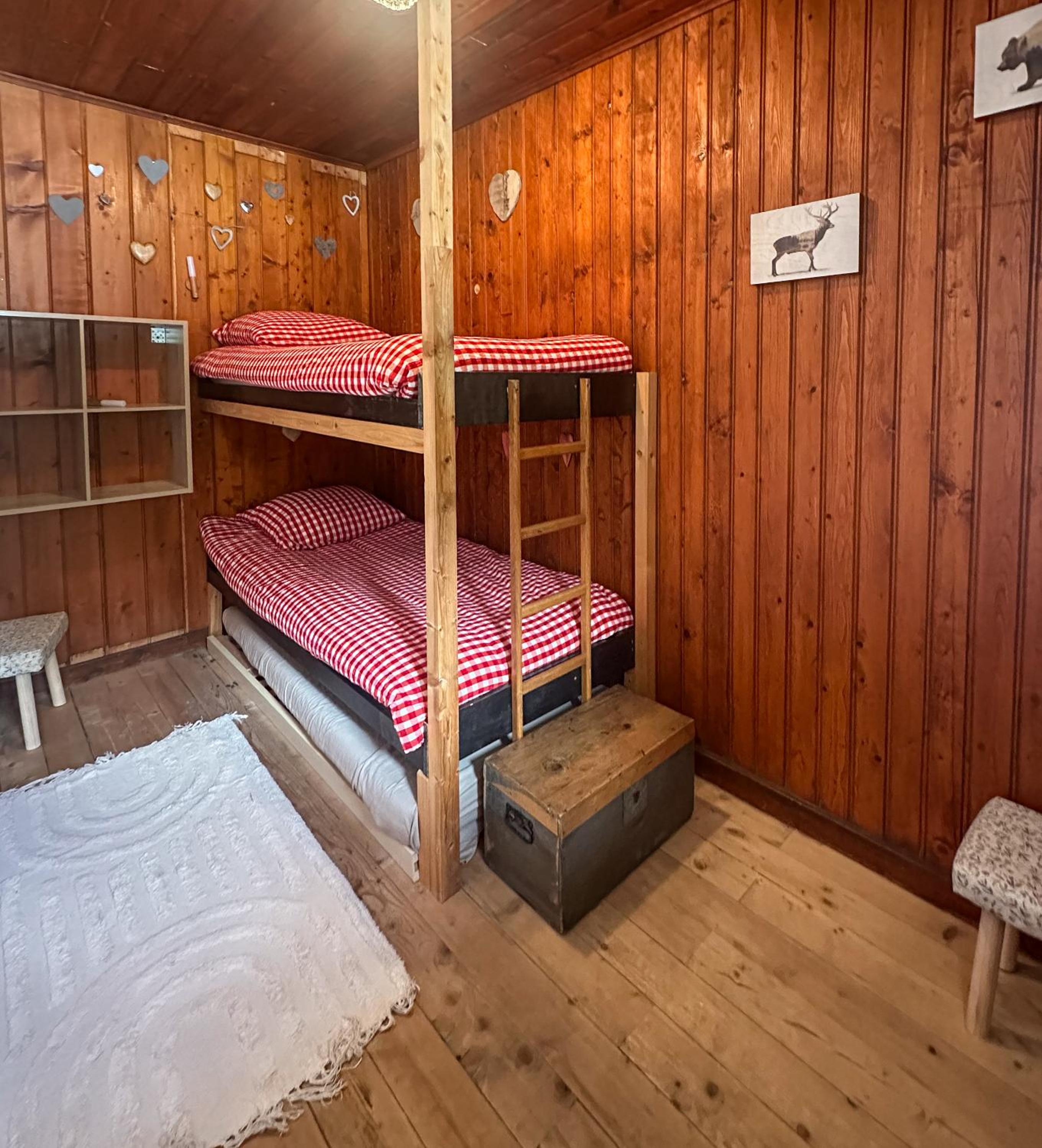 Double Room with Shared Bathroom photo 2