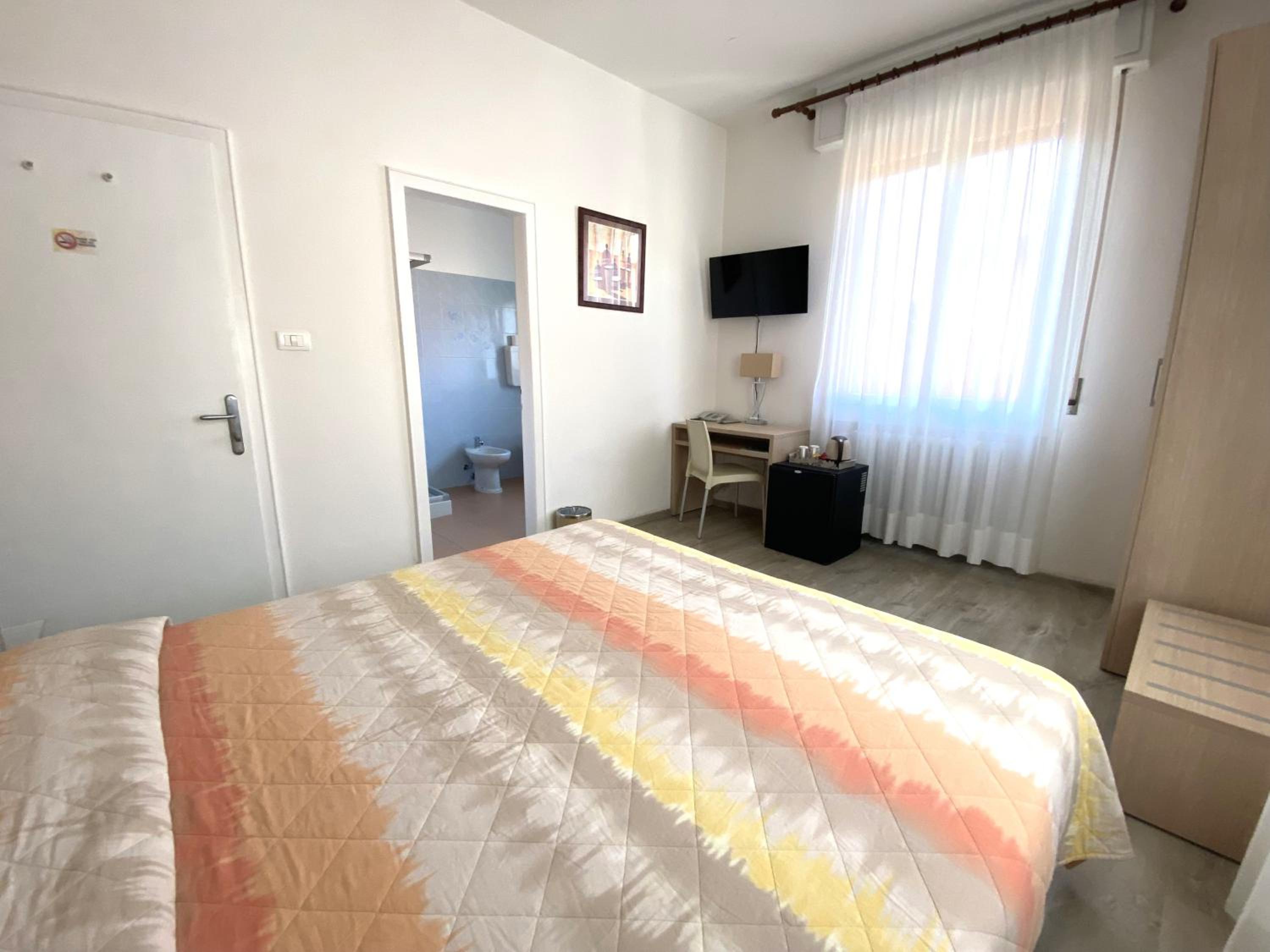 Double or Twin Room - Photo 3
