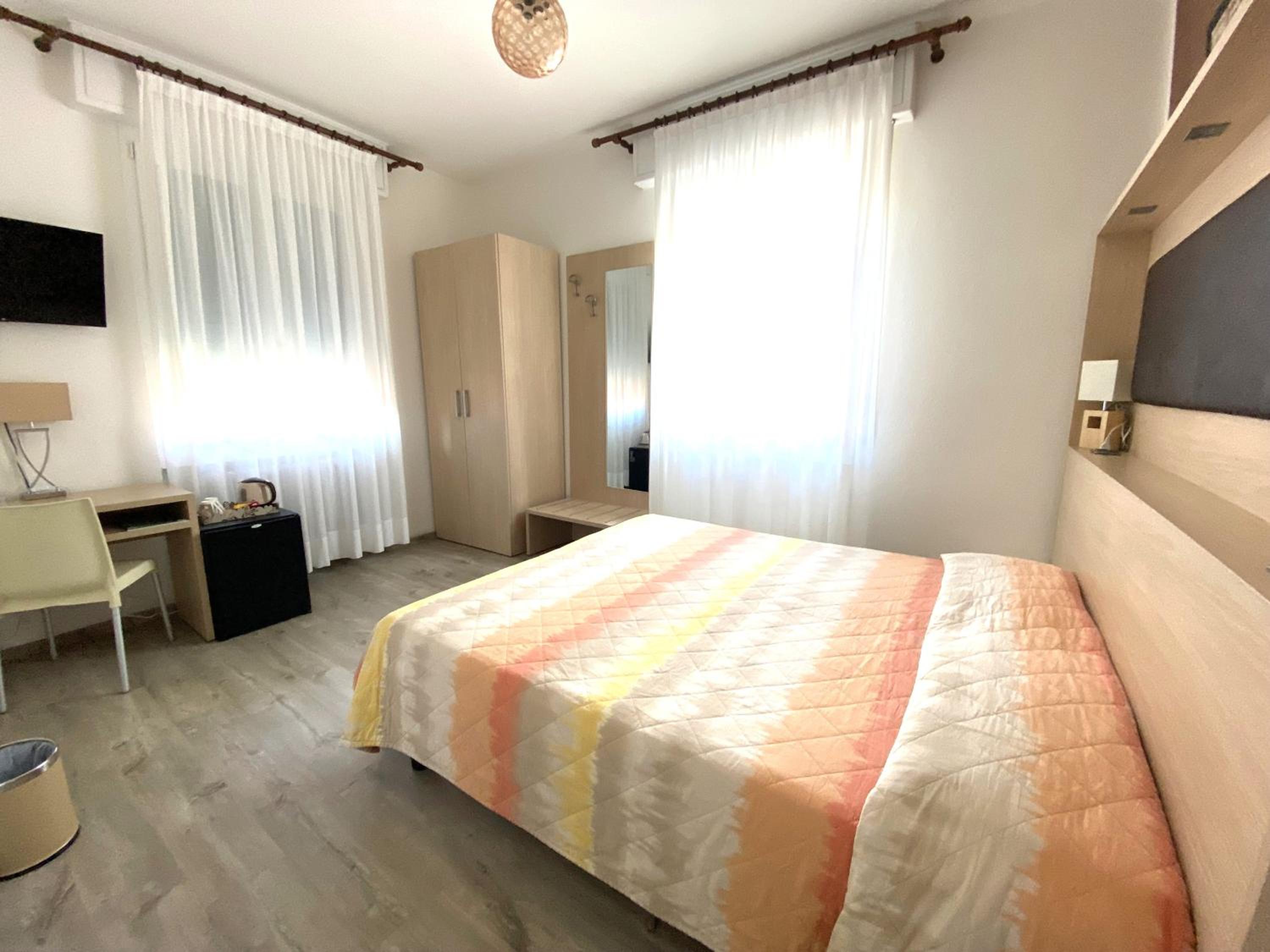 Double or Twin Room - Photo 4