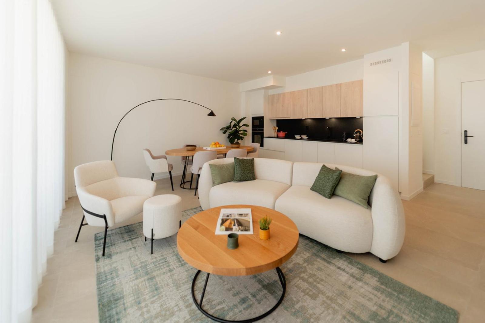 Penthouse de 2 Dormitorios con Vista al Mar y Solarium