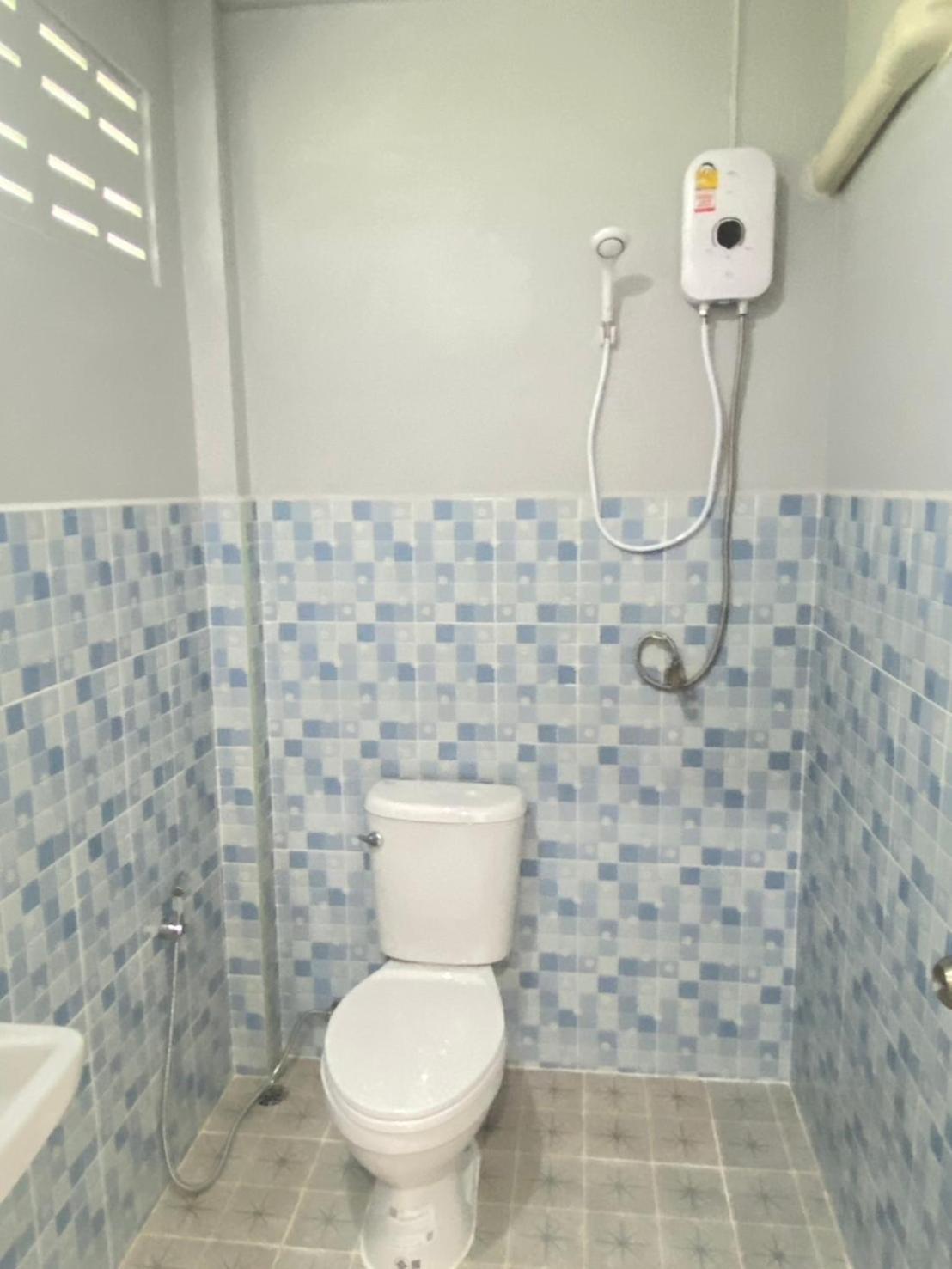 One-Bedroom House - Photo 33