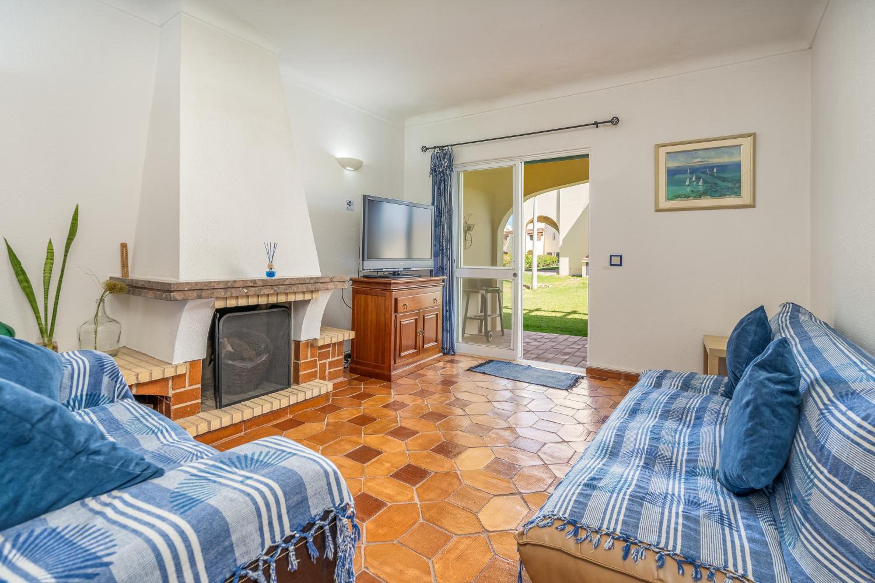Two-Bedroom Deluxe Apartment with Garden View photo 1