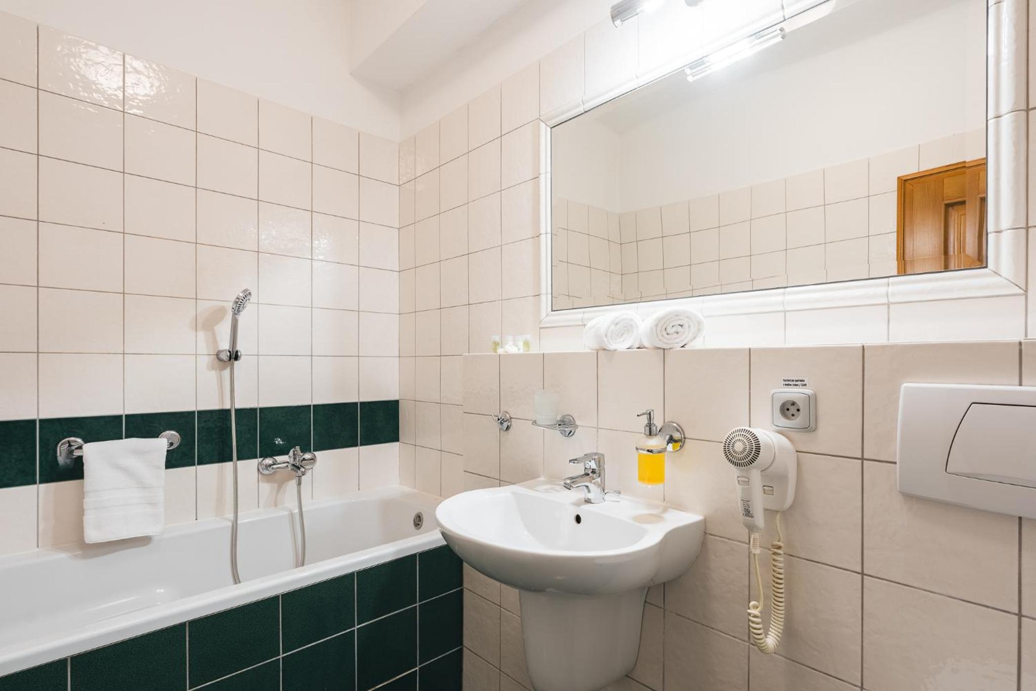 Double Room - Photo 9