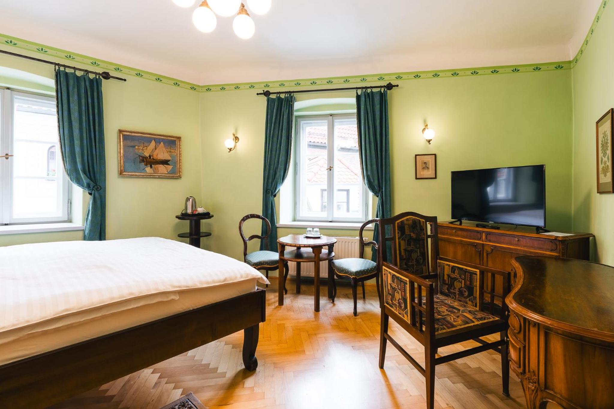 Double Room - Photo 7