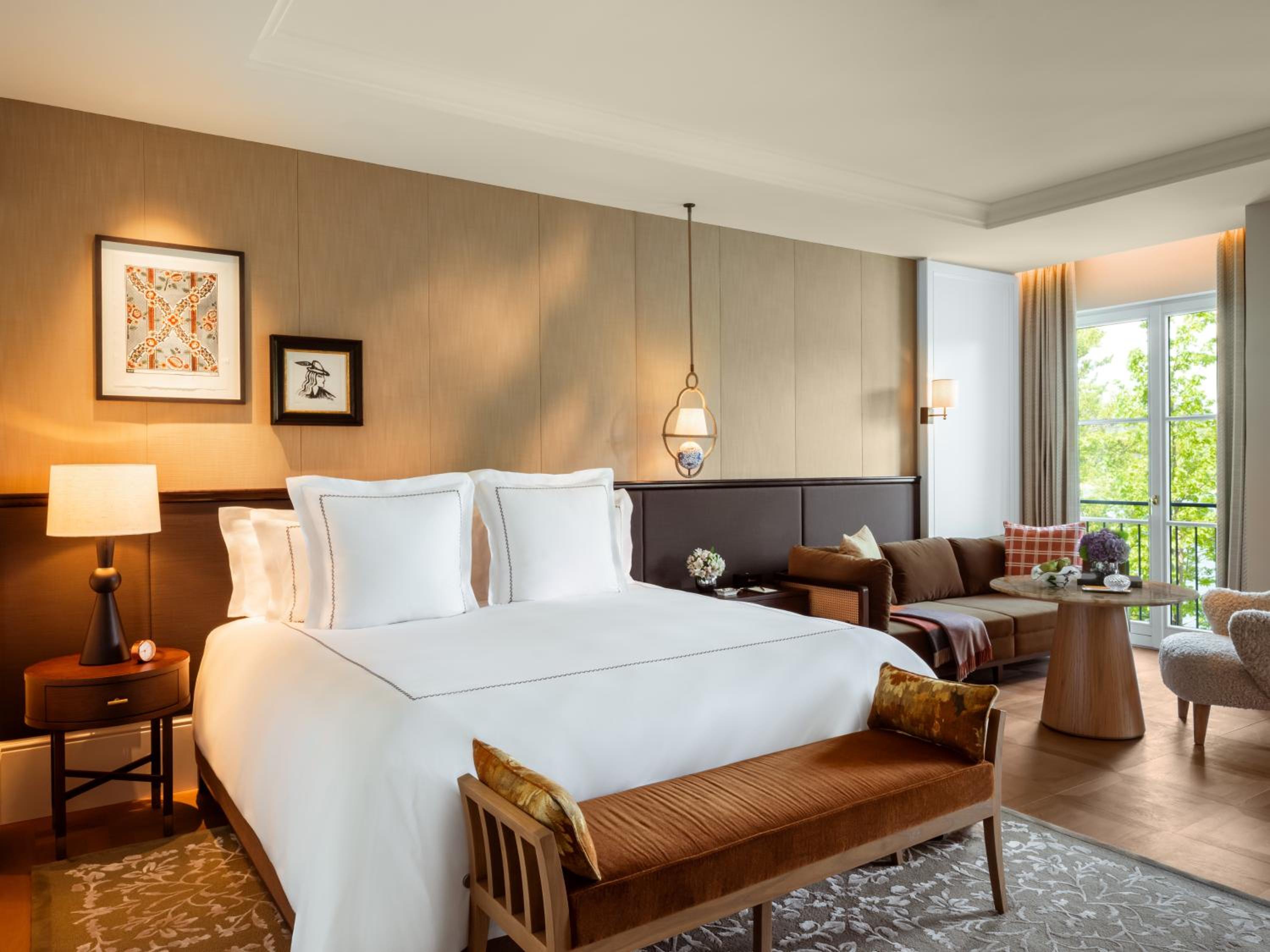 Deluxe Junior Suite Lakeview - Photo 1