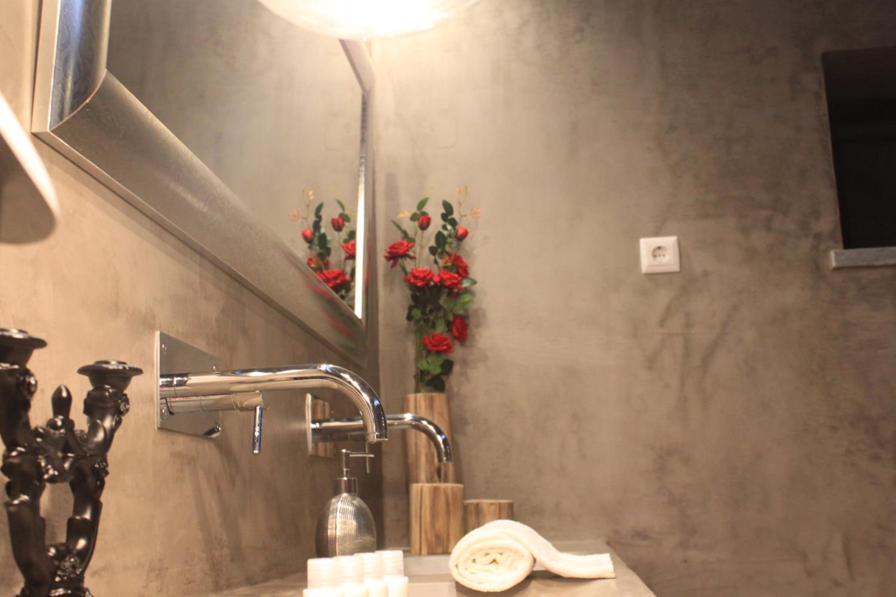 Deluxe Suite with Spa Bath photo 3