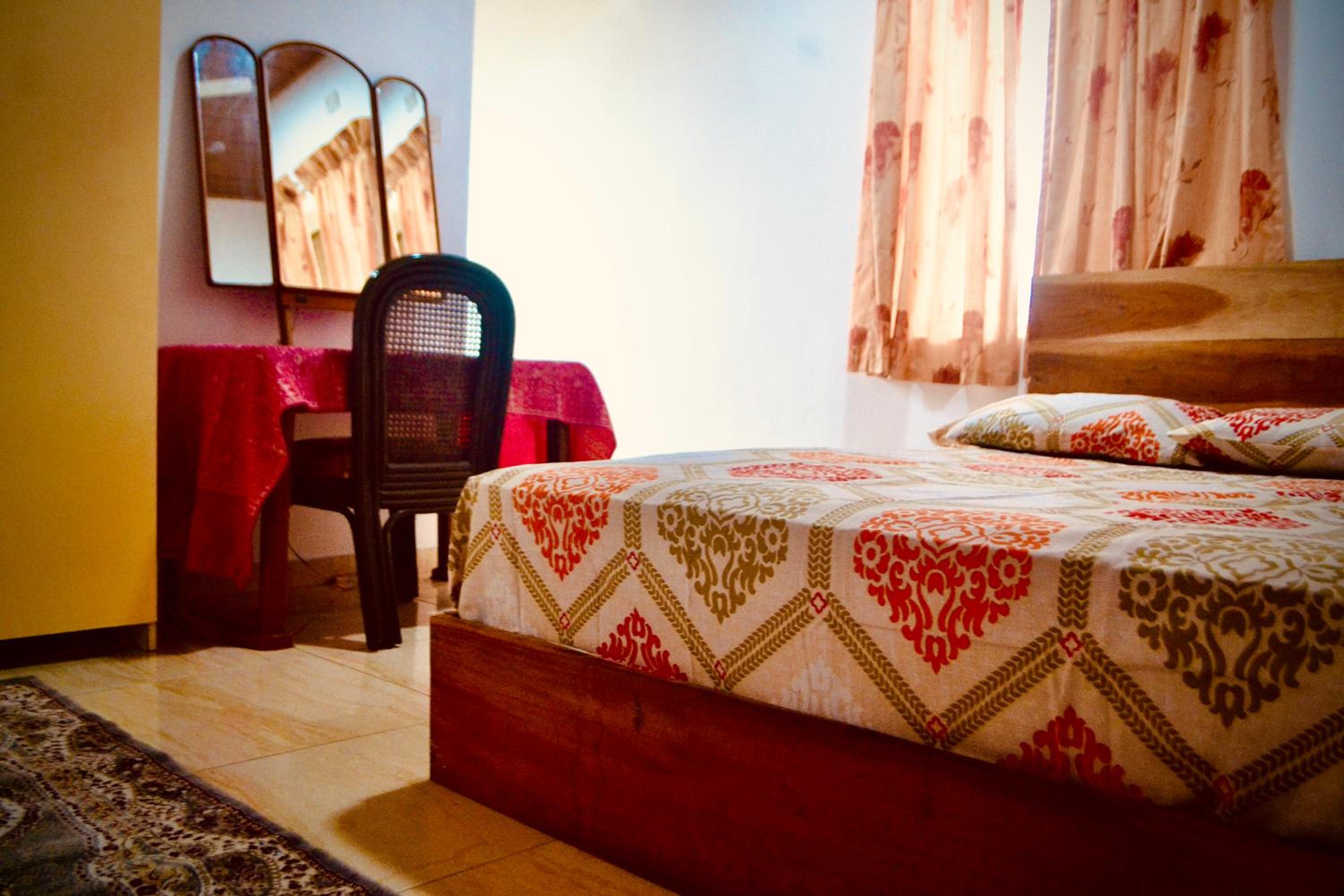 Deluxe Queen Room - Photo 9