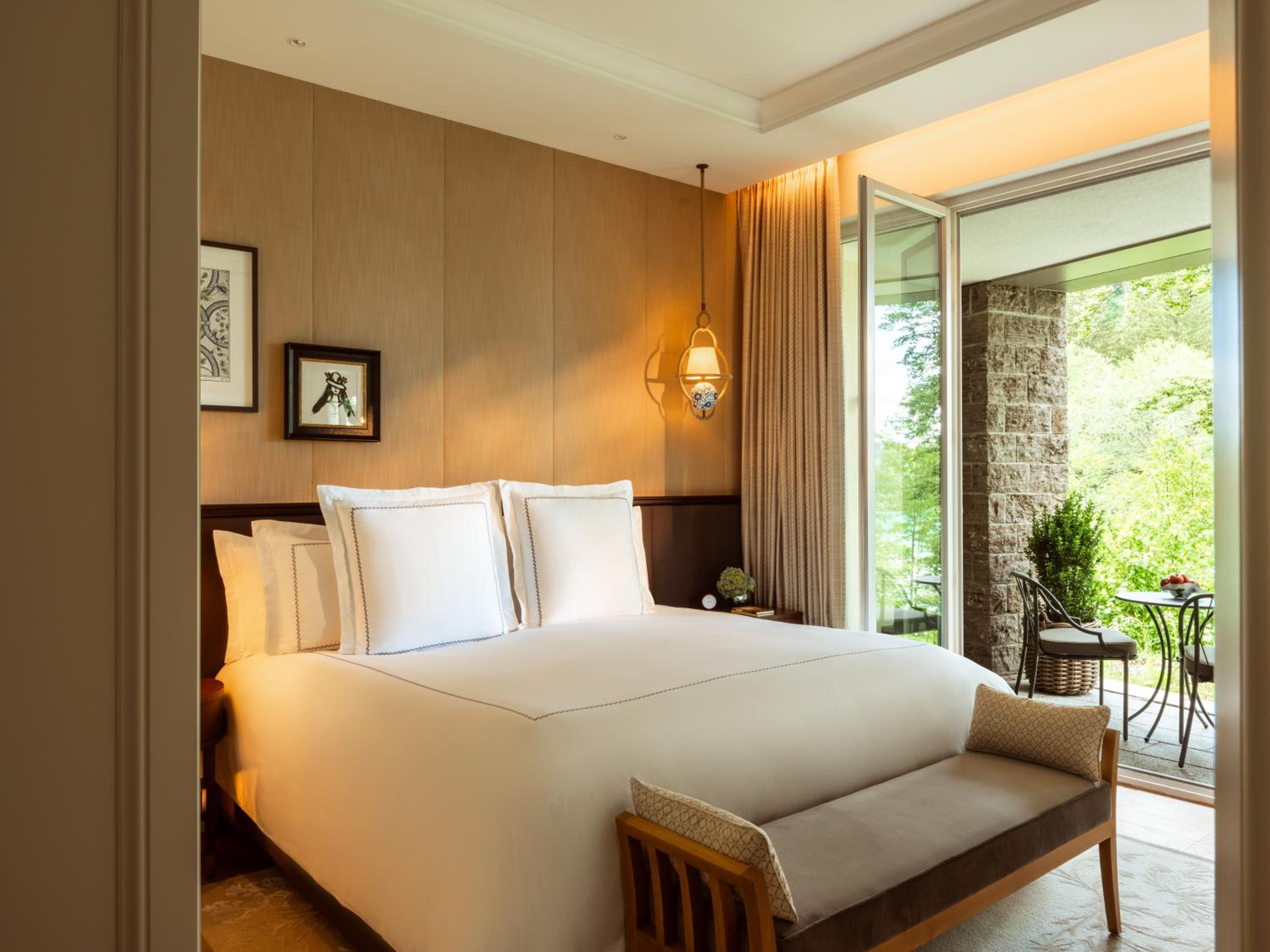 Deluxe Lakeside Suite - Photo 1