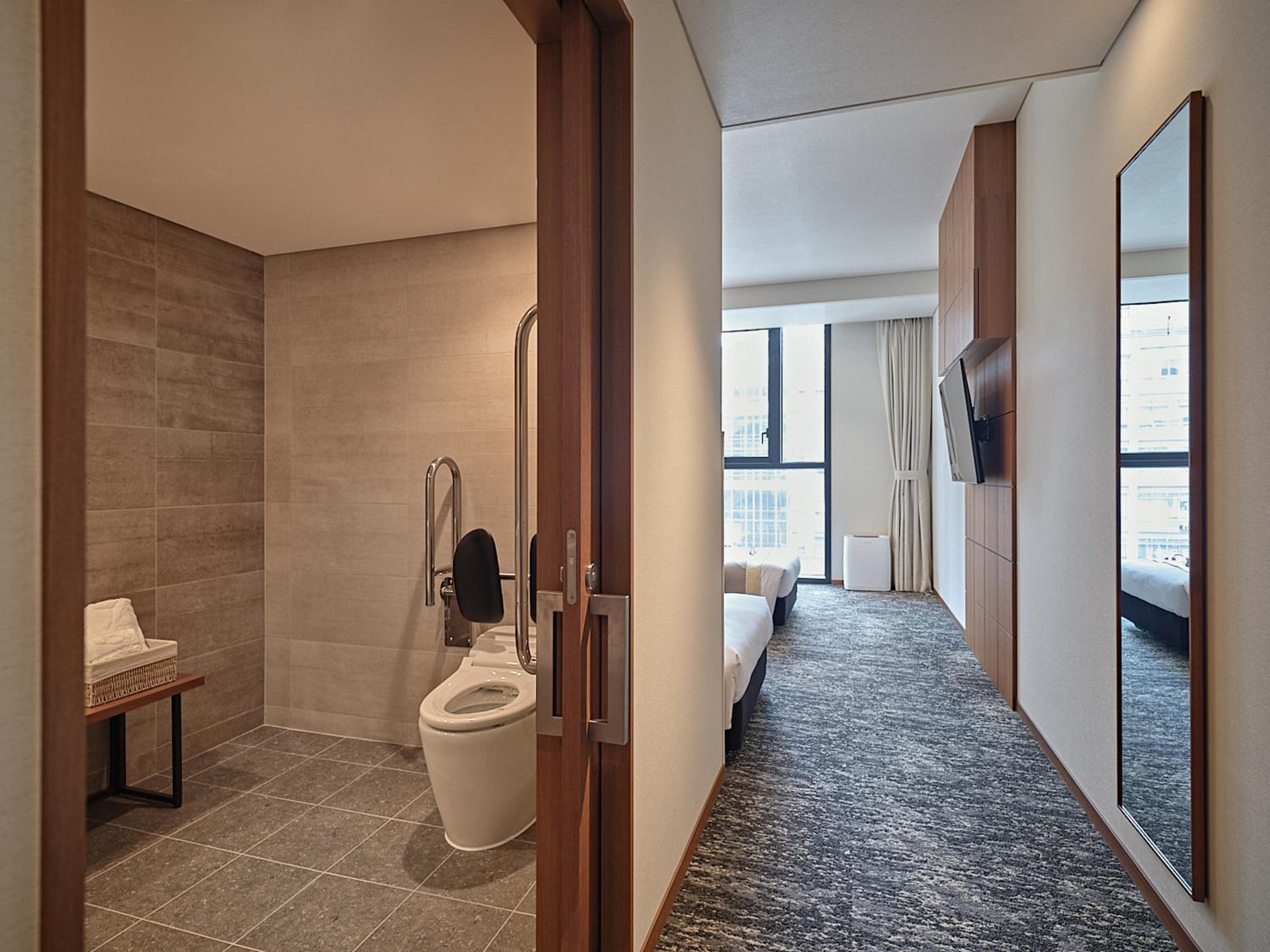 Twin Room - Disability Access - Photo 3