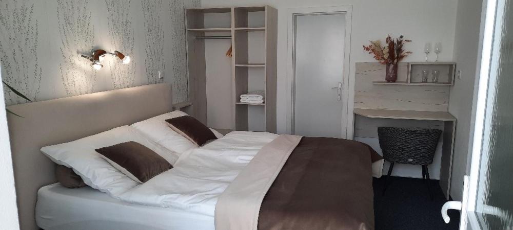 Standard Double Room photo 3