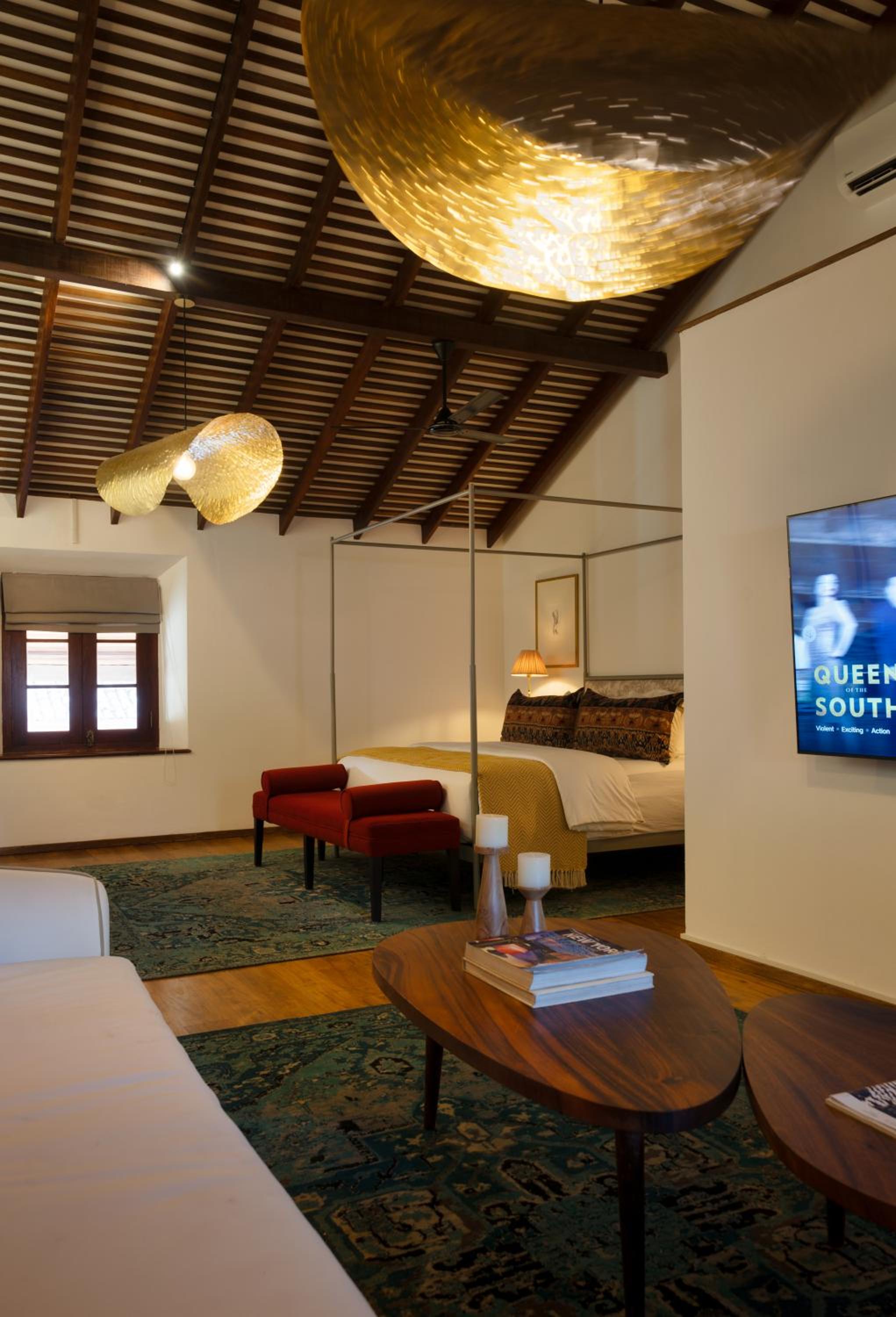 Deluxe King Suite