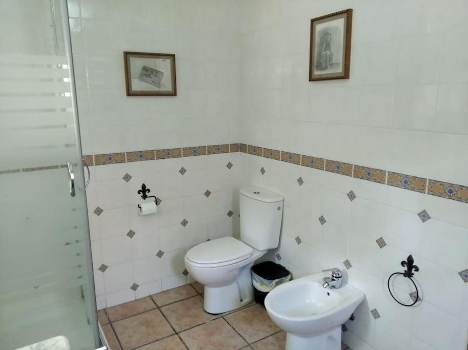Five-Bedroom House photo 2