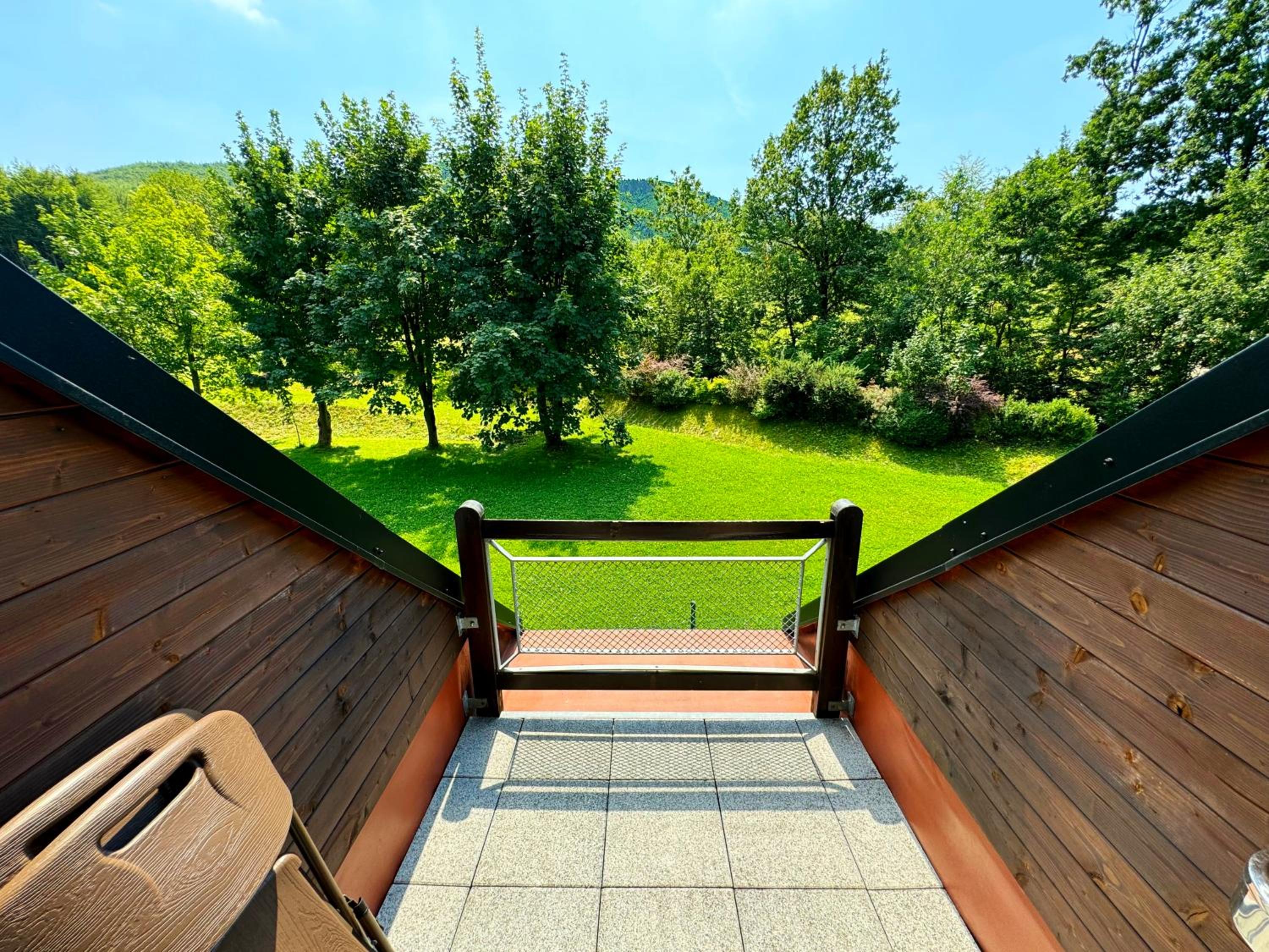 Double Room with Hot Tub - Photo 9