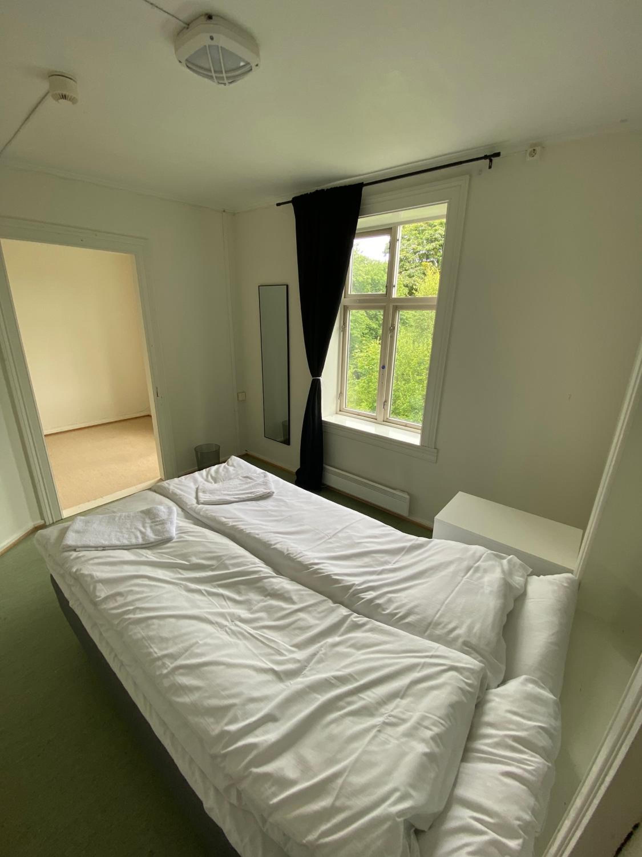 Double Room With Shared Bathroom photo 2