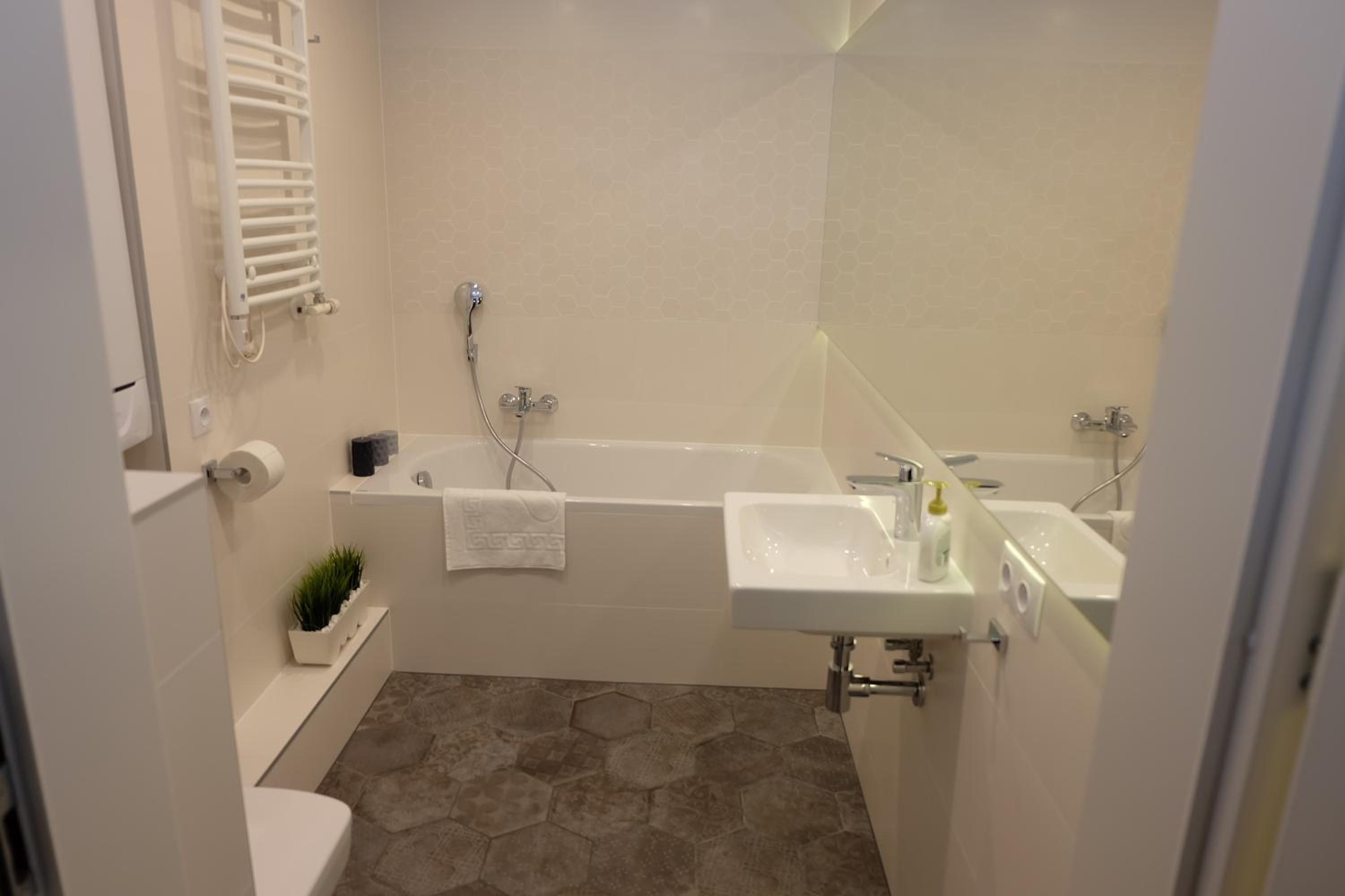 Studio Apartment - Photo 11