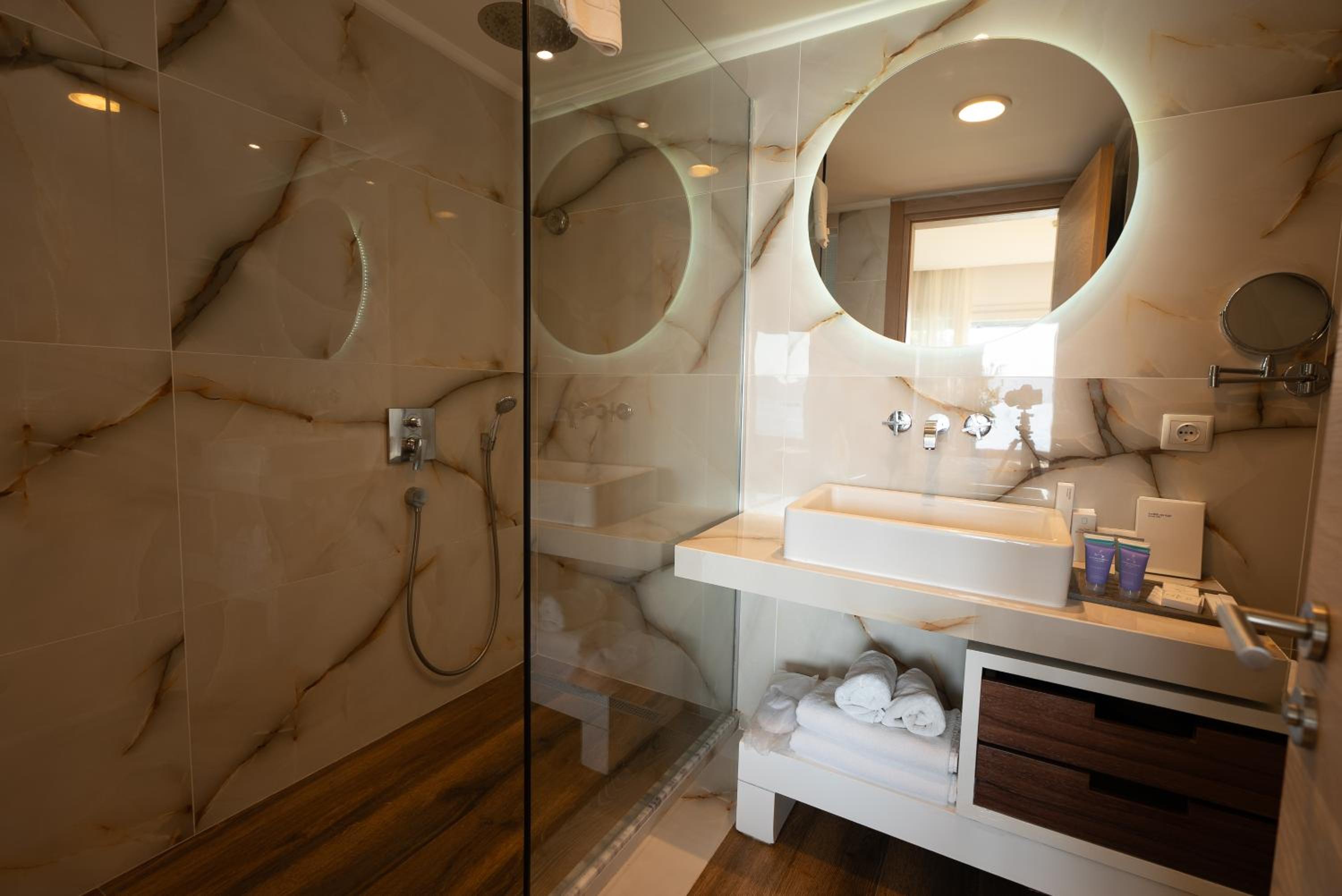  Executive Sea View Room  - Photo 8