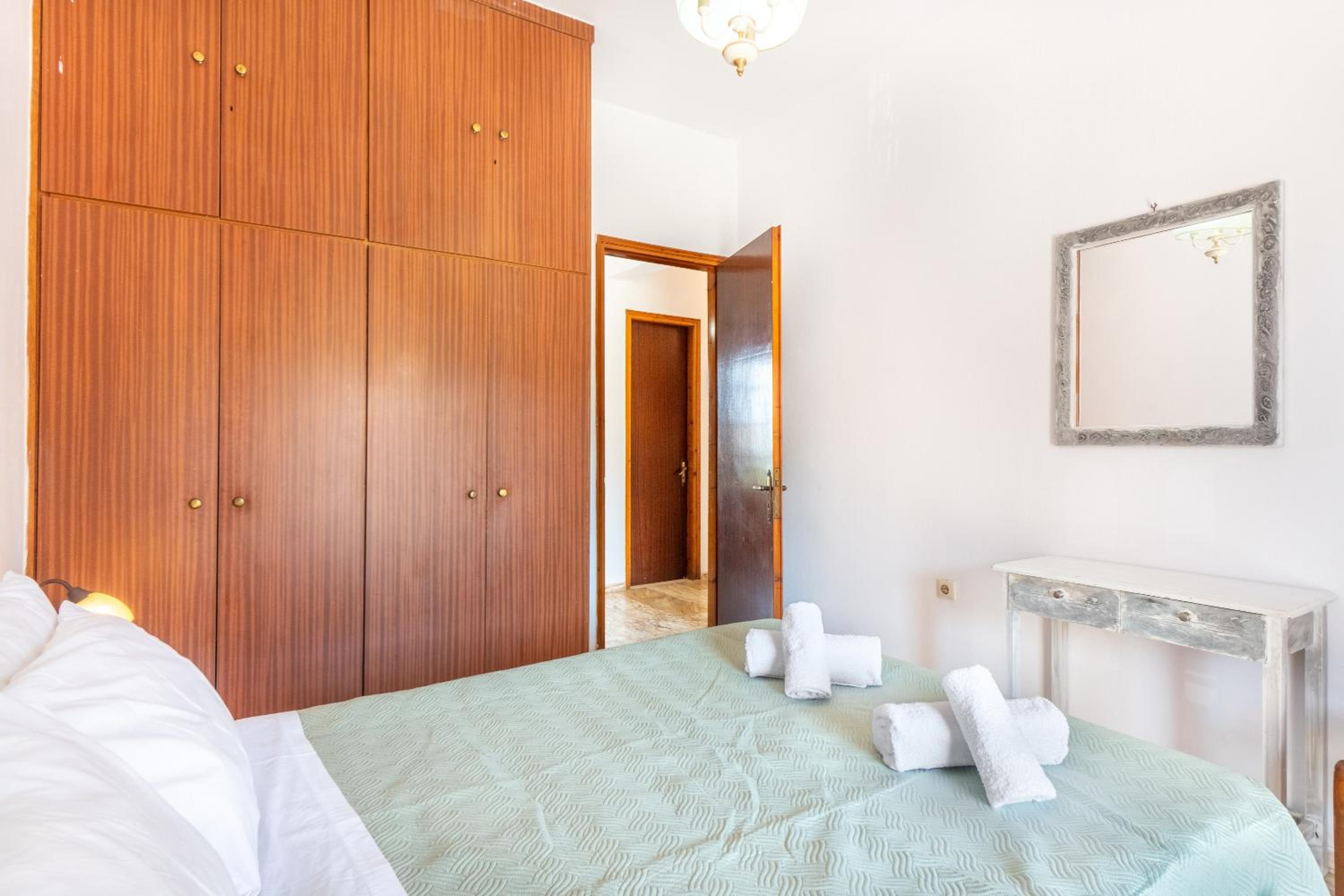 Two-Bedroom Deluxe Apartment with Garden View photo 1