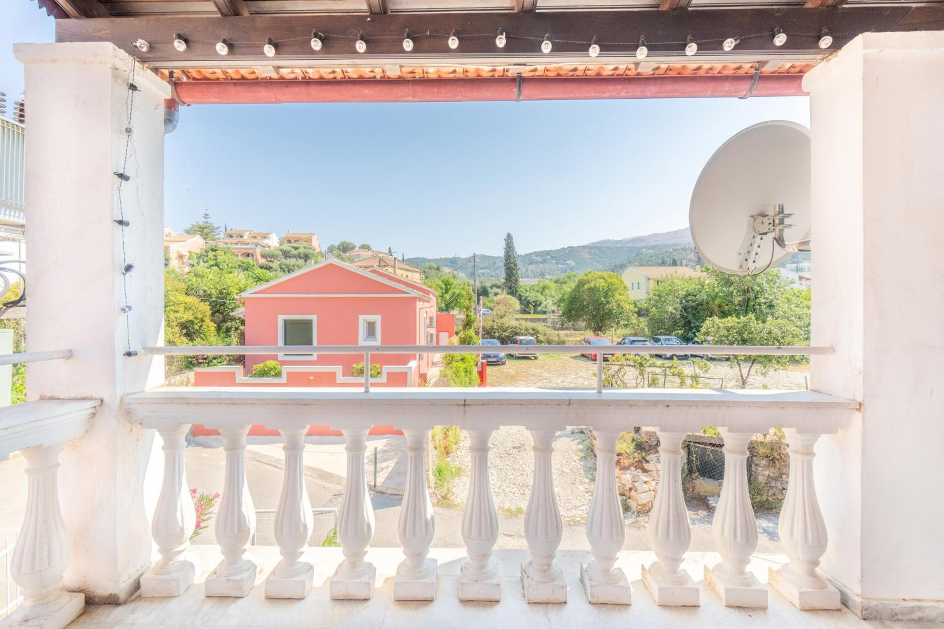 Two-Bedroom Deluxe Apartment with Garden View photo 2