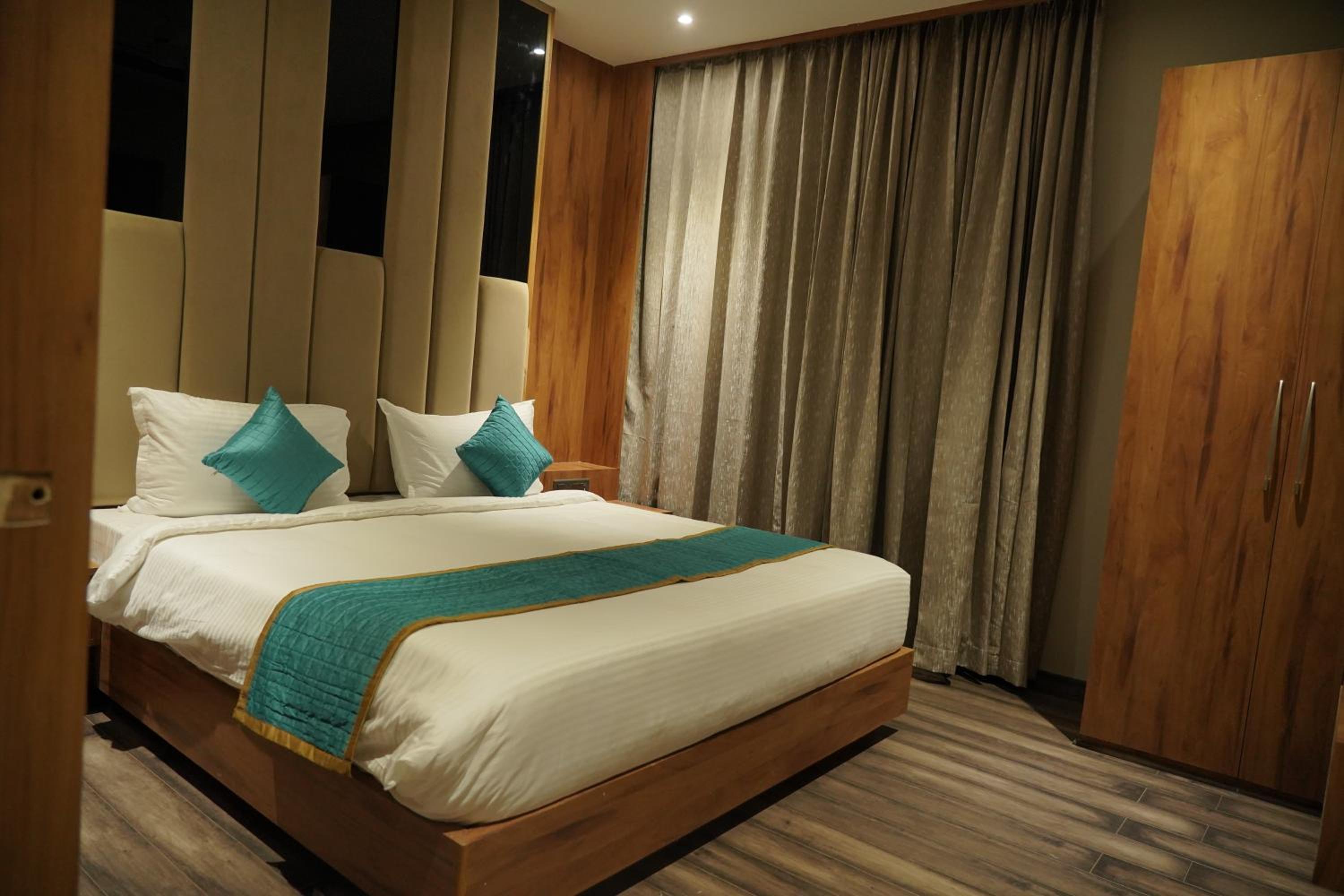 Superior King Room