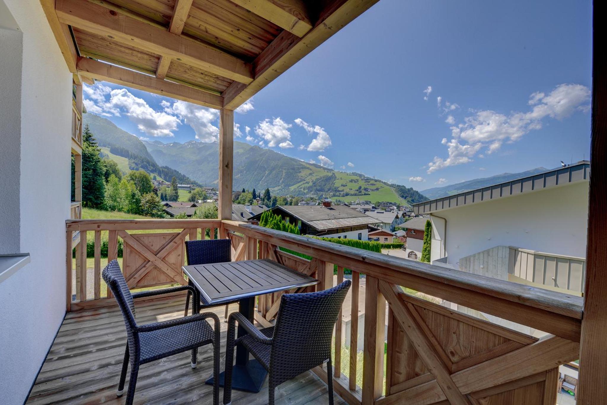 Two-Bedroom Apartment with Balcony and Mountain View  photo 3