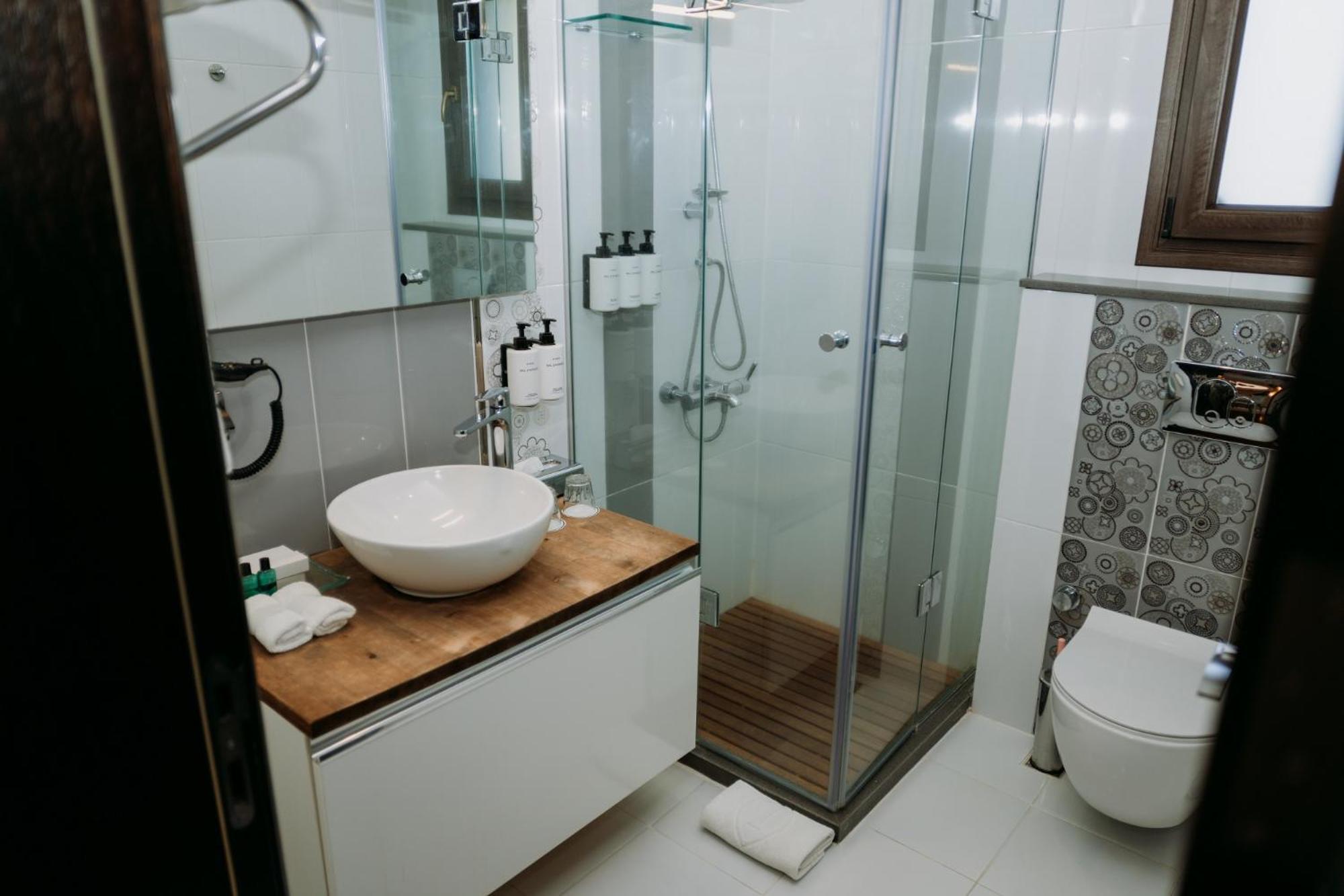 Standard Double Room - Photo 2