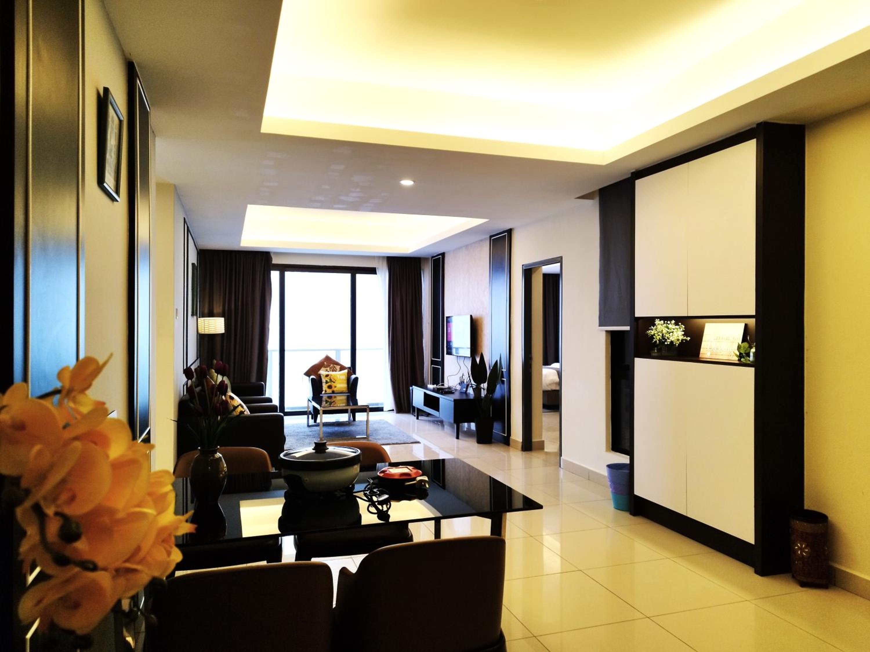 Three-Bedroom Apartment with Balcony photo 1