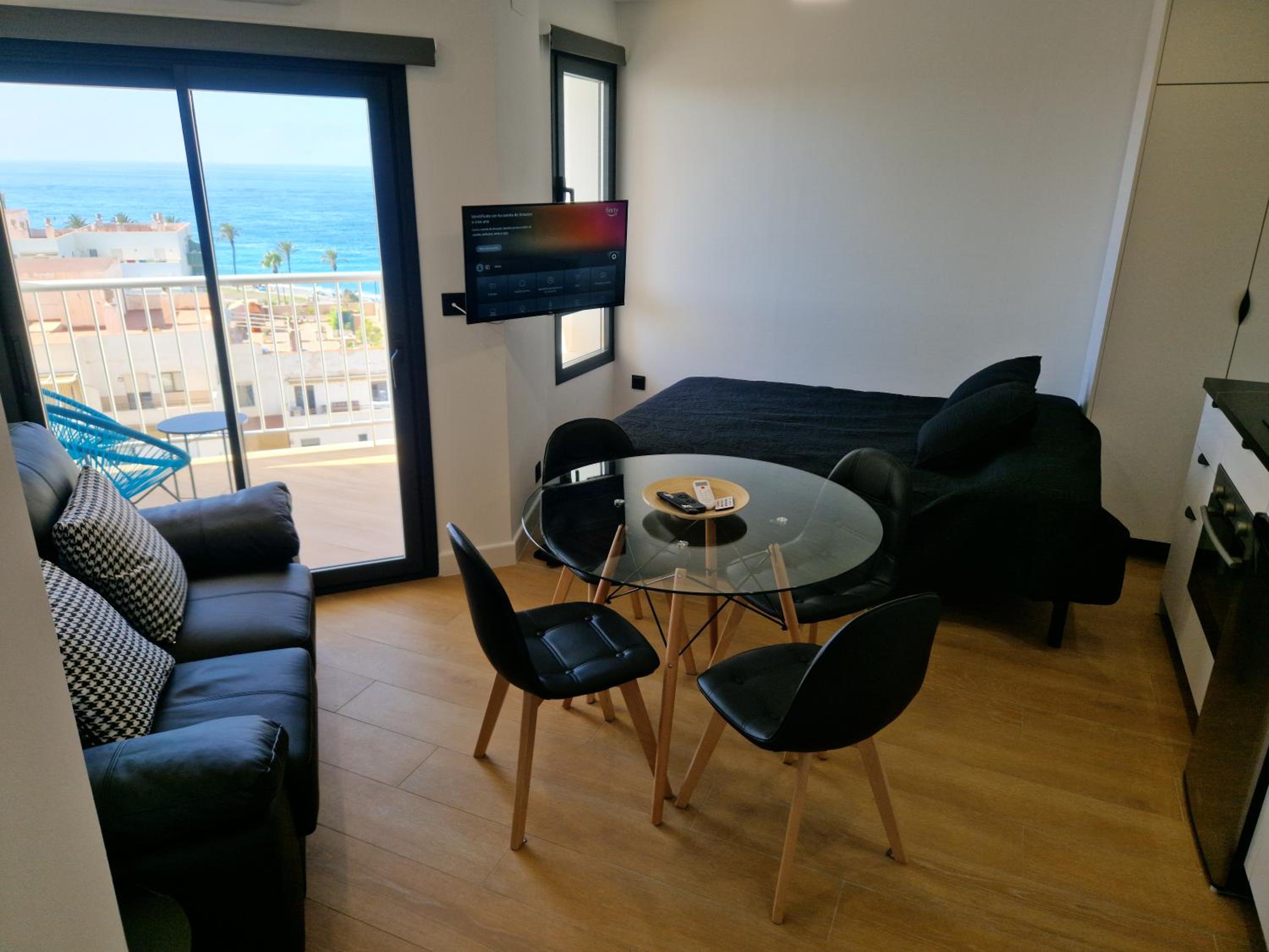 Estudio con vista al mar