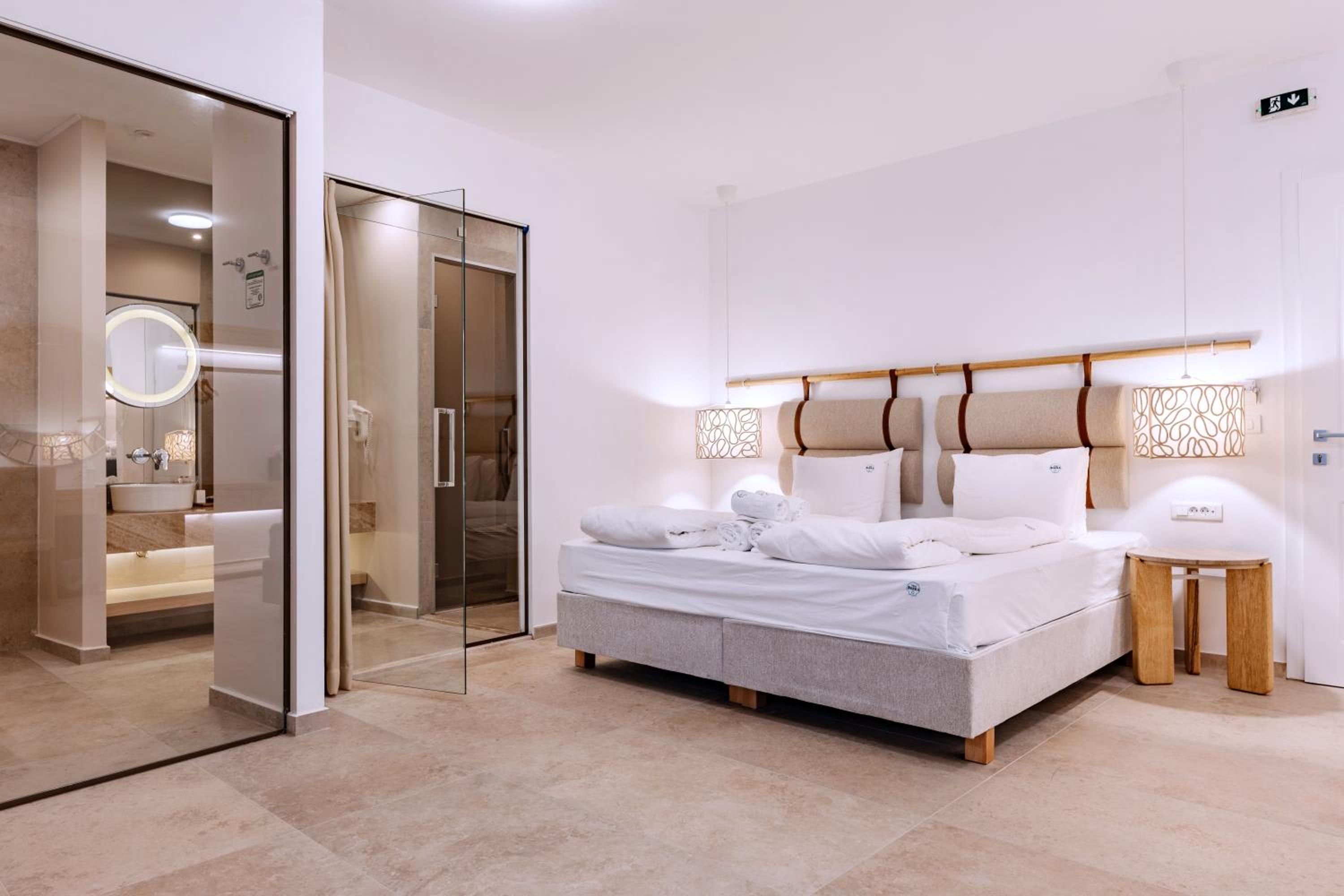 Superior Apartment with Sauna, Spa Bath and Side Lake View - Photo 12