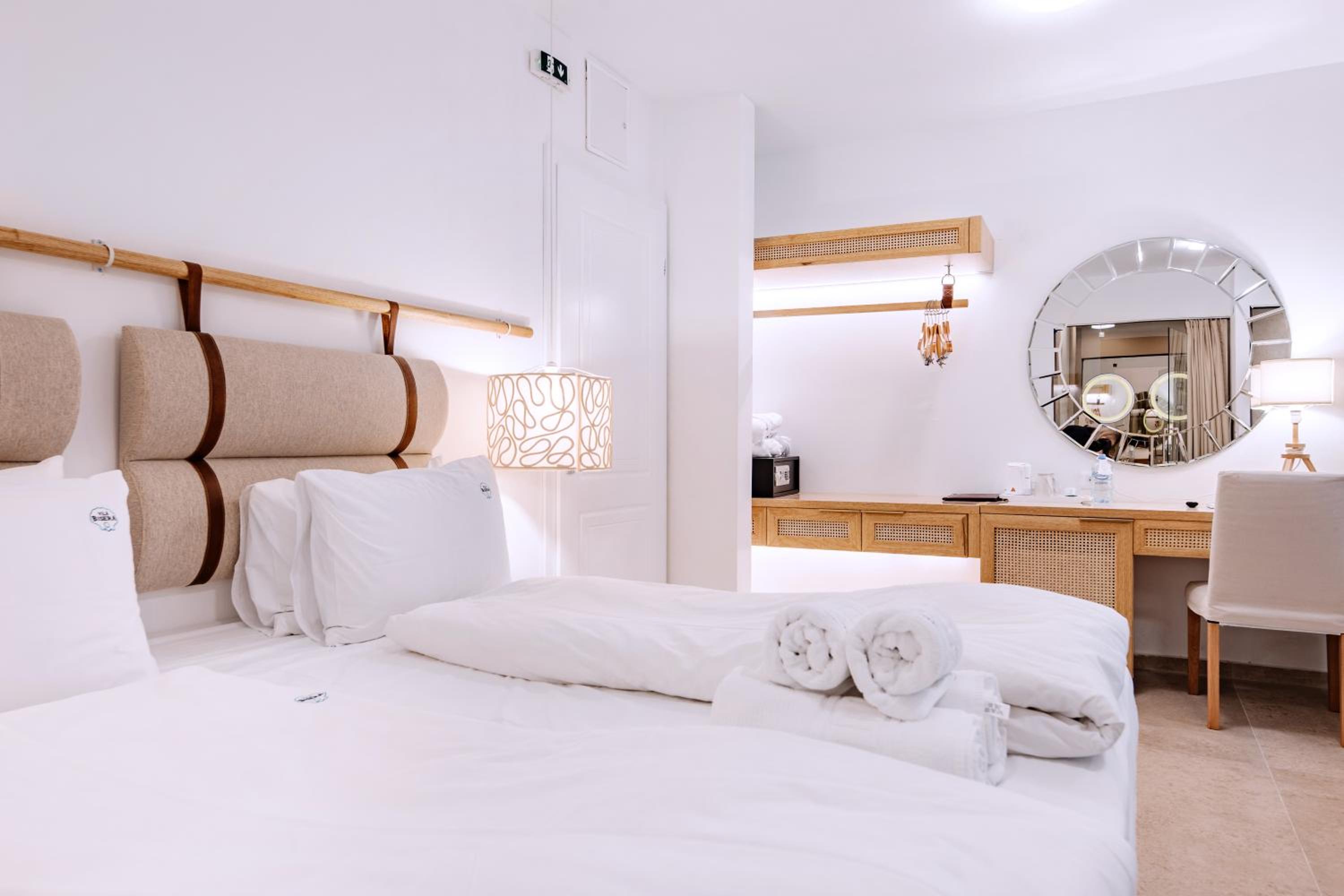 Superior Apartment with Sauna, Spa Bath and Side Lake View - Photo 10